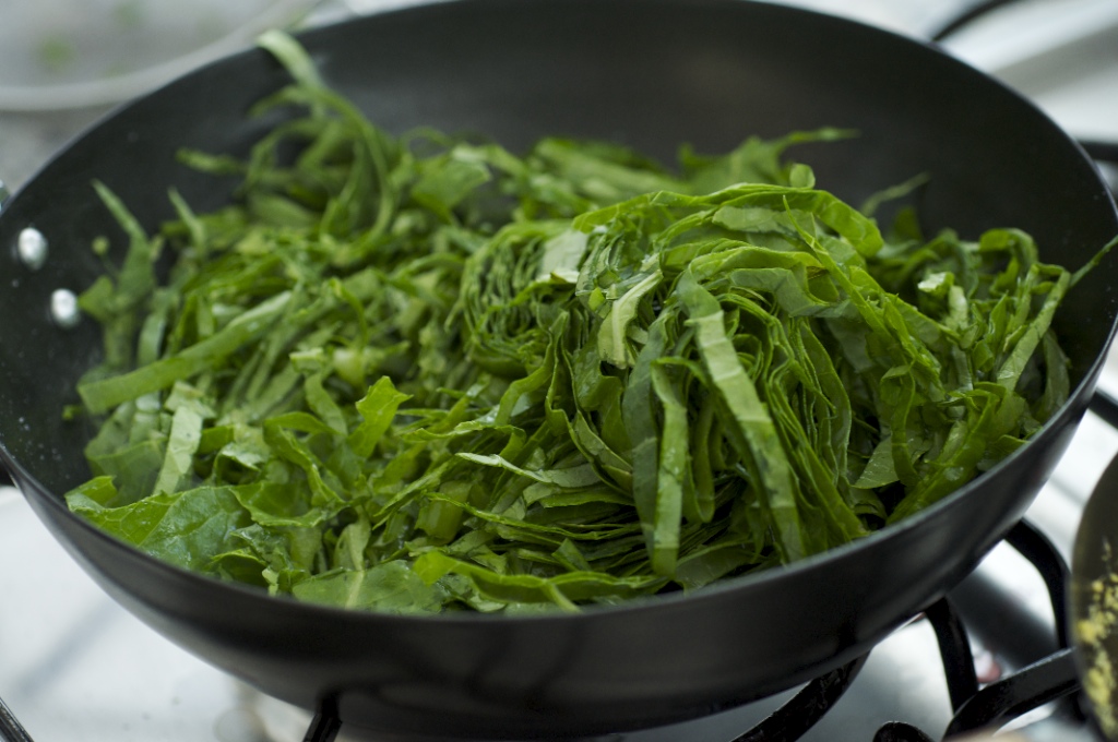 Coloque a couve e mexa