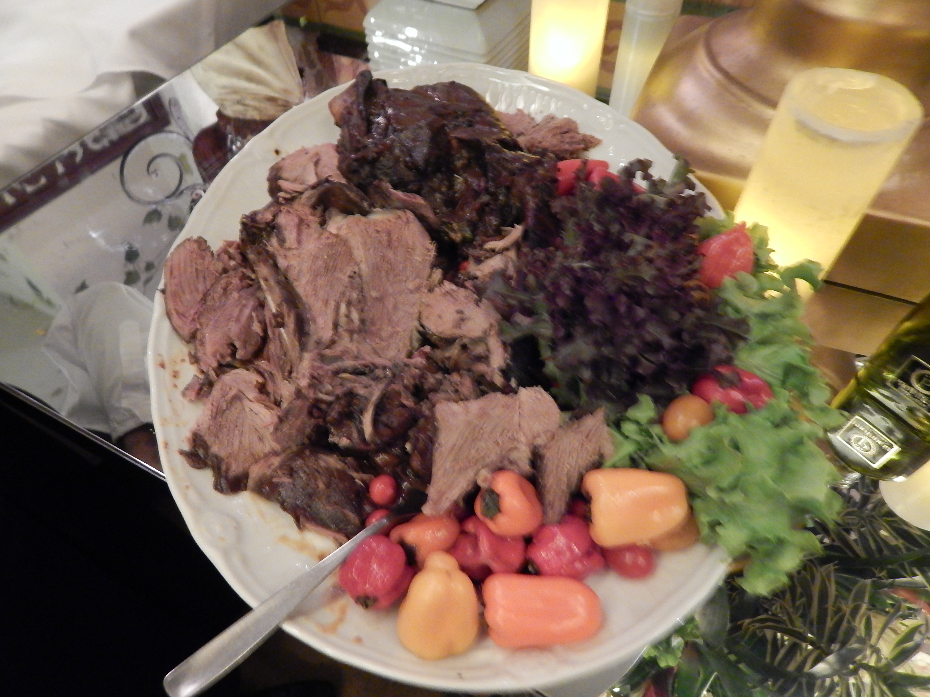 Peru recheado e frutas caramelizadas