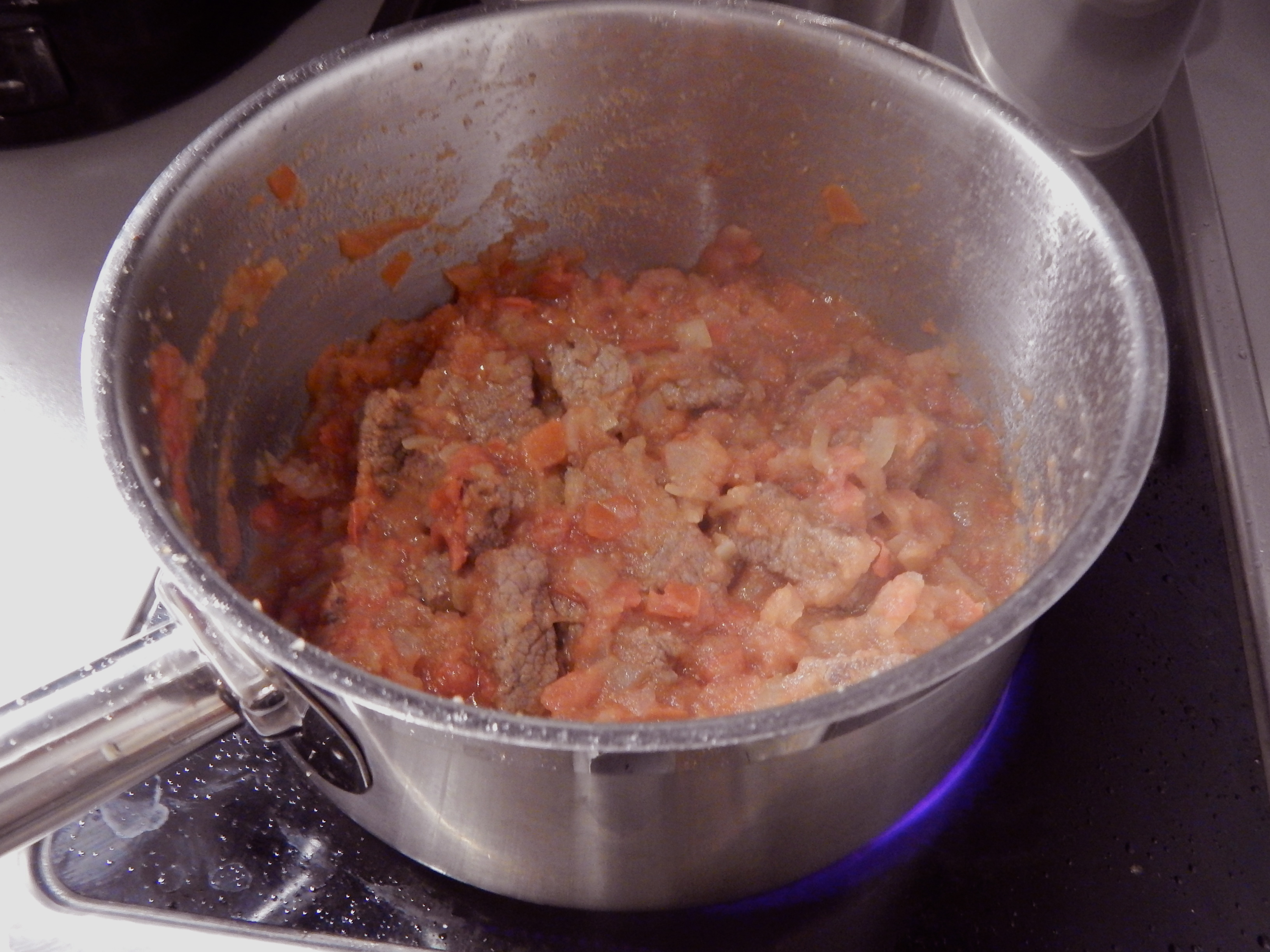 Junte os outros ingredientes, despeje água quente