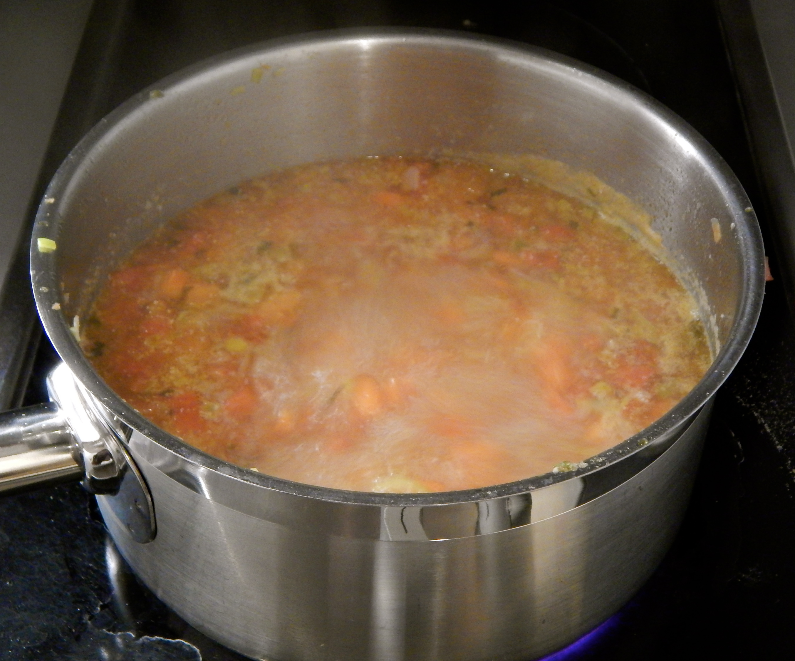 Coloque água quente e deixe cozinhar