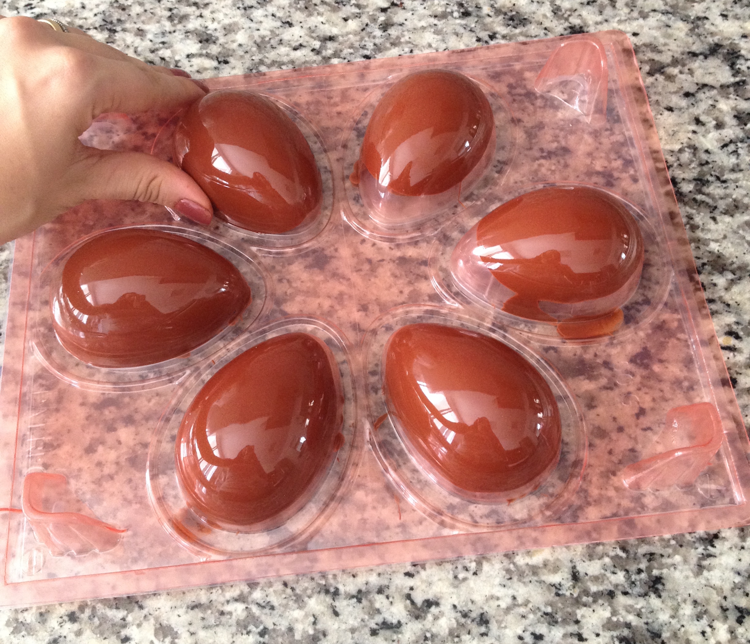 Molde o chocolate na forma