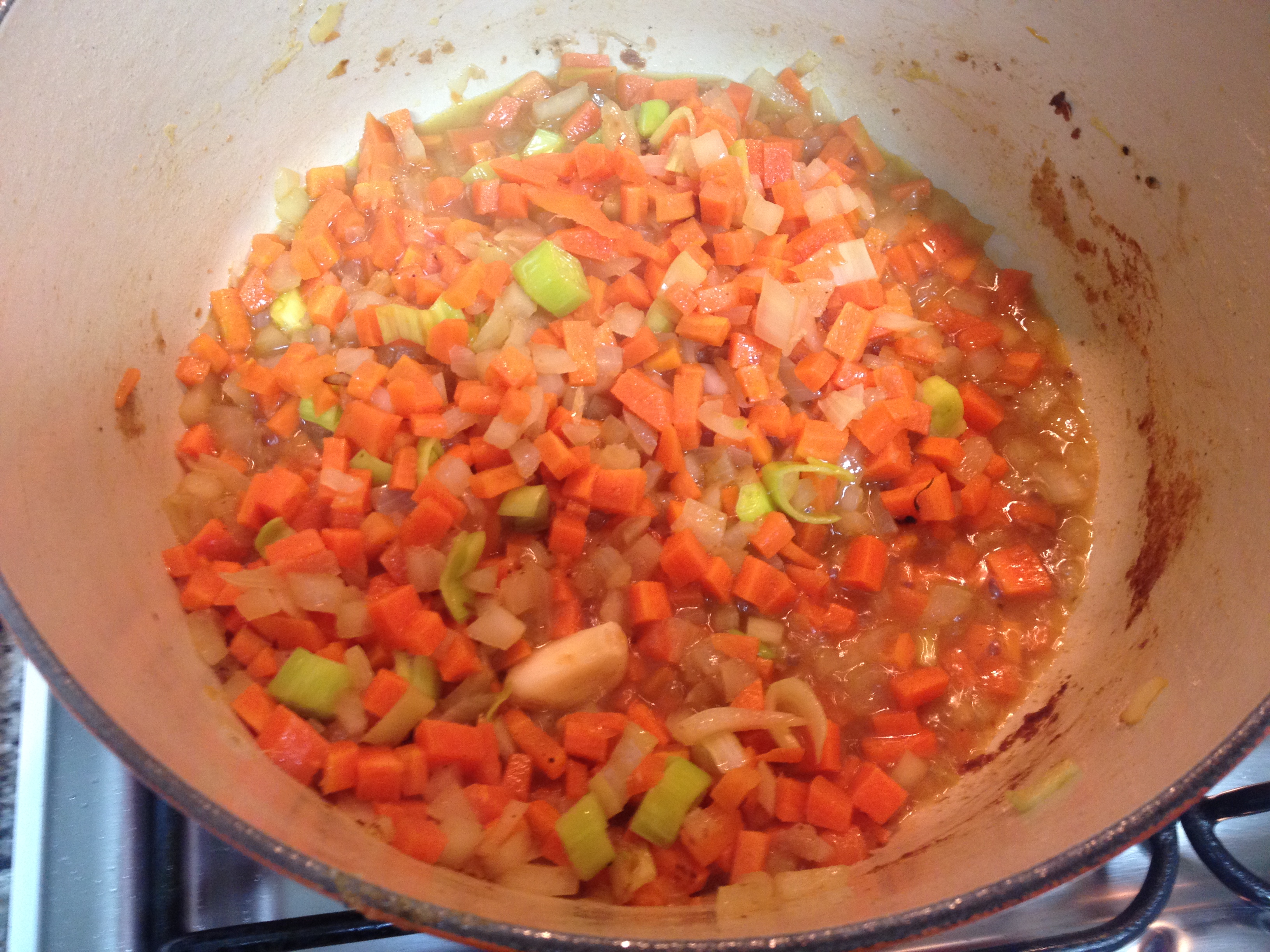 Coloque os legumes na panela