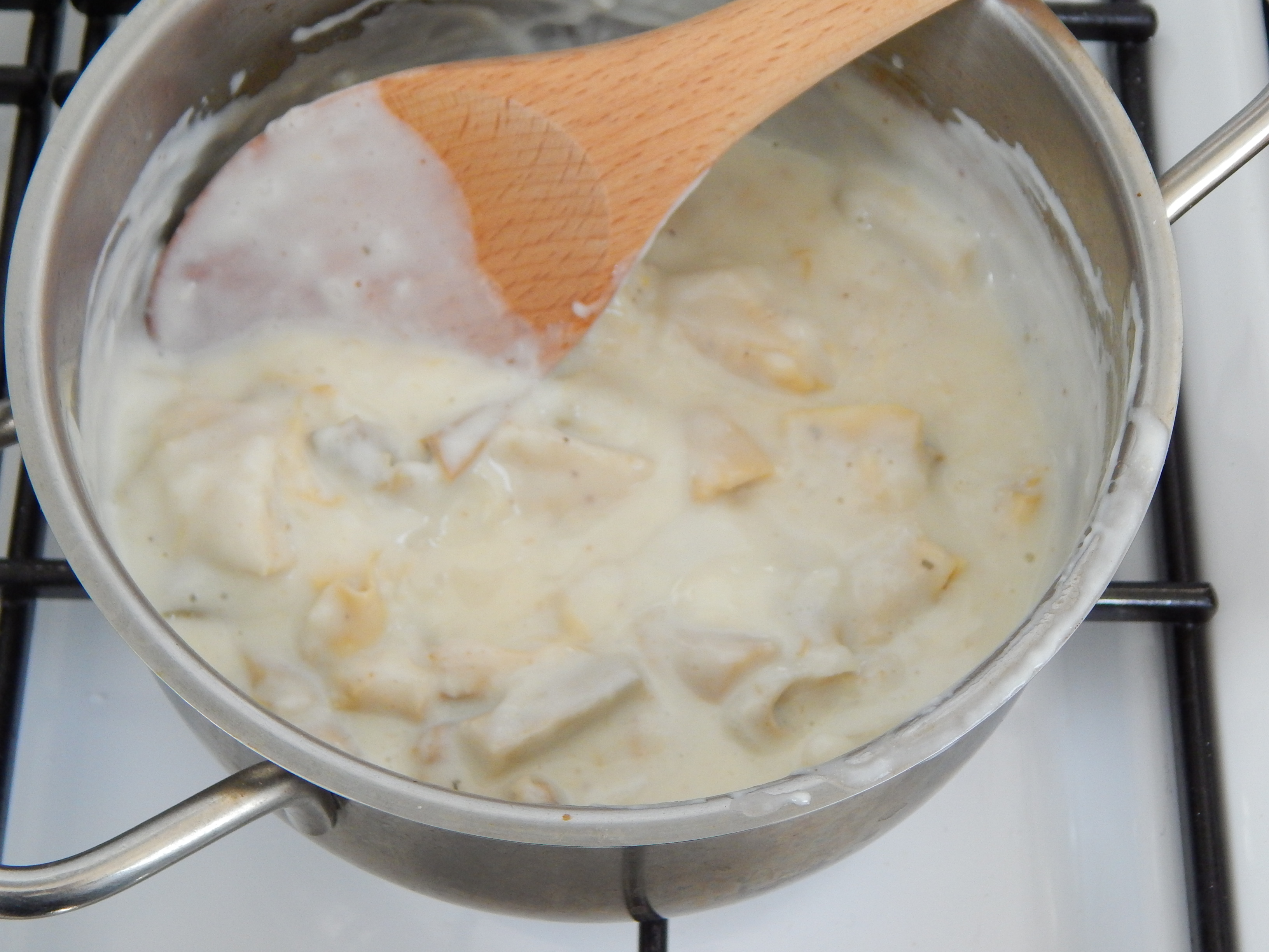 Bechamel com alcachofras