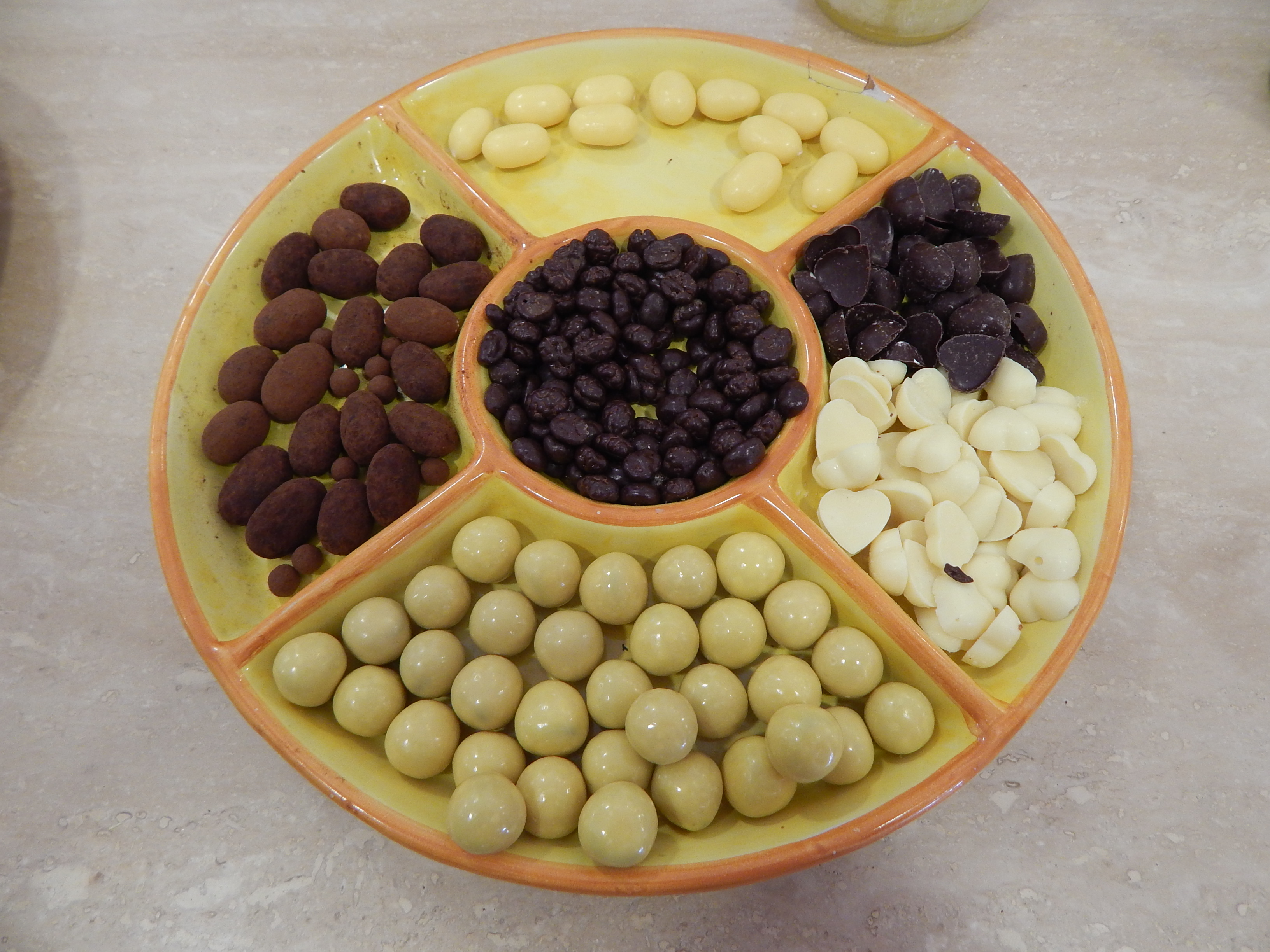 Chocolates com limão e laranja