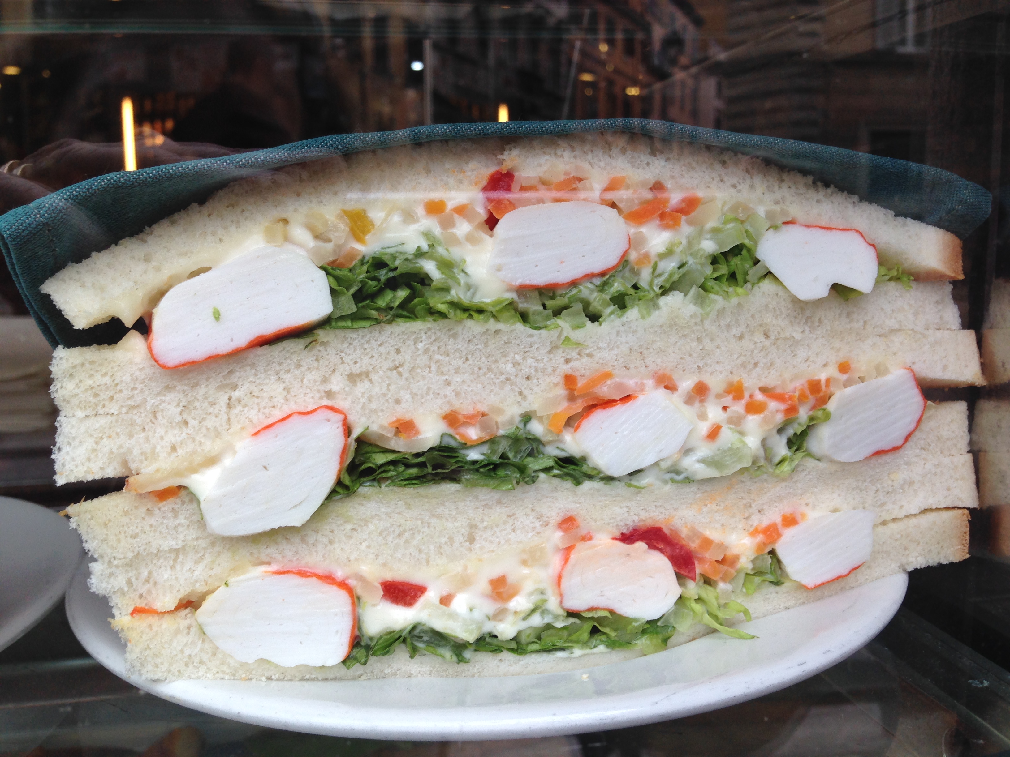 11- kani, picles, cremcheese, picles e folhas