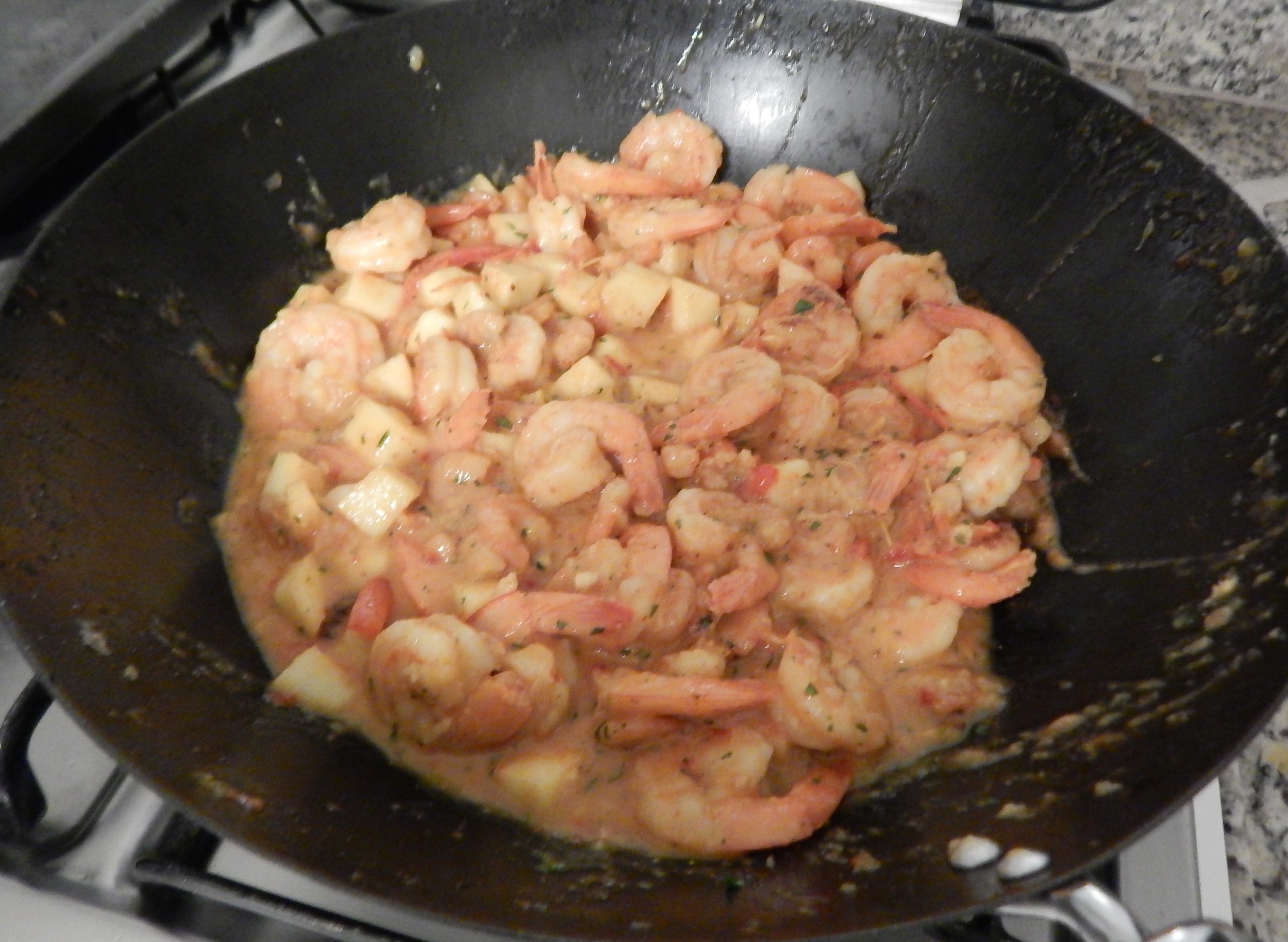 Junte o leite de côco e a pimenta