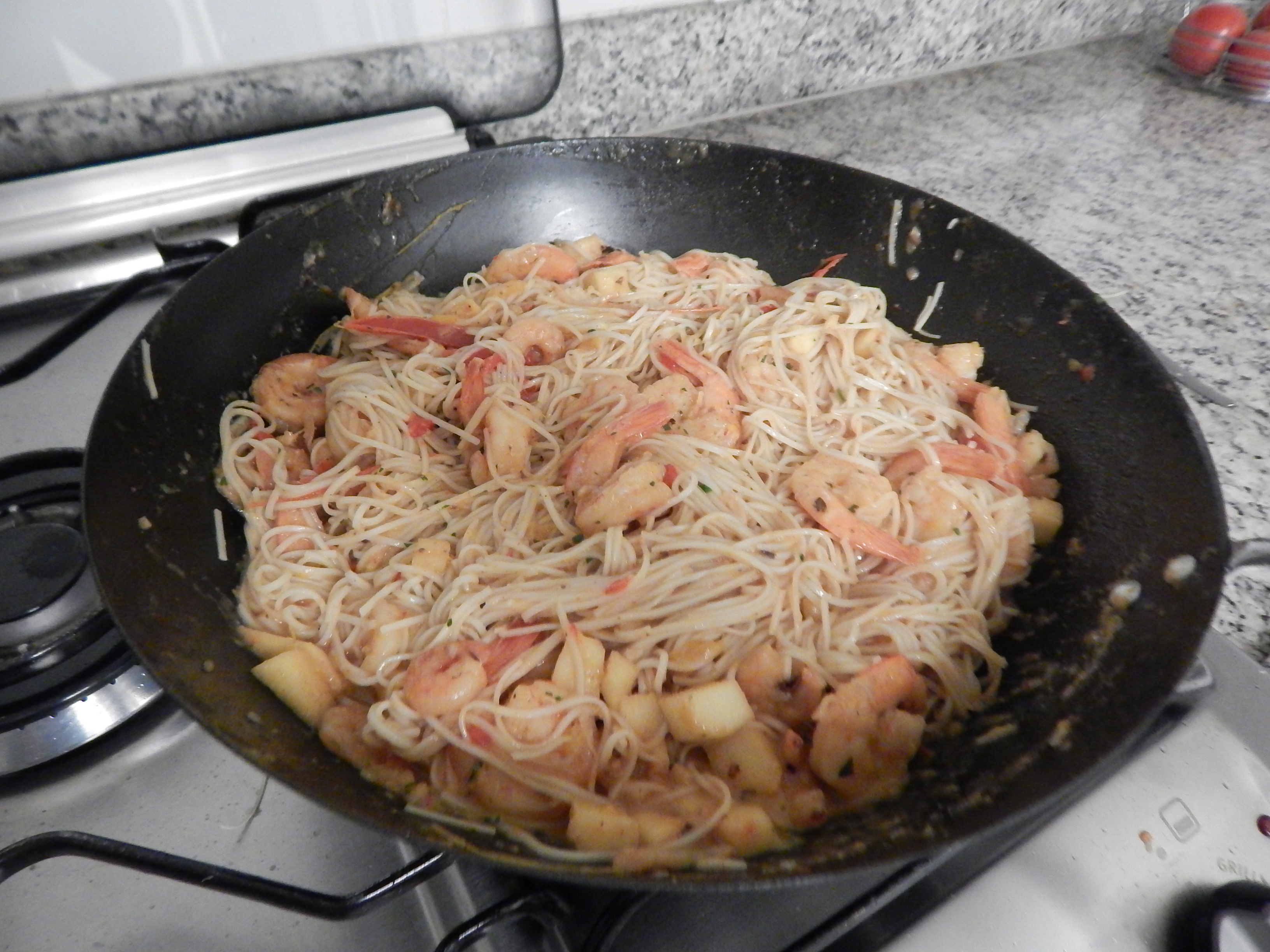 Verta a a pasta cozida e escorrida