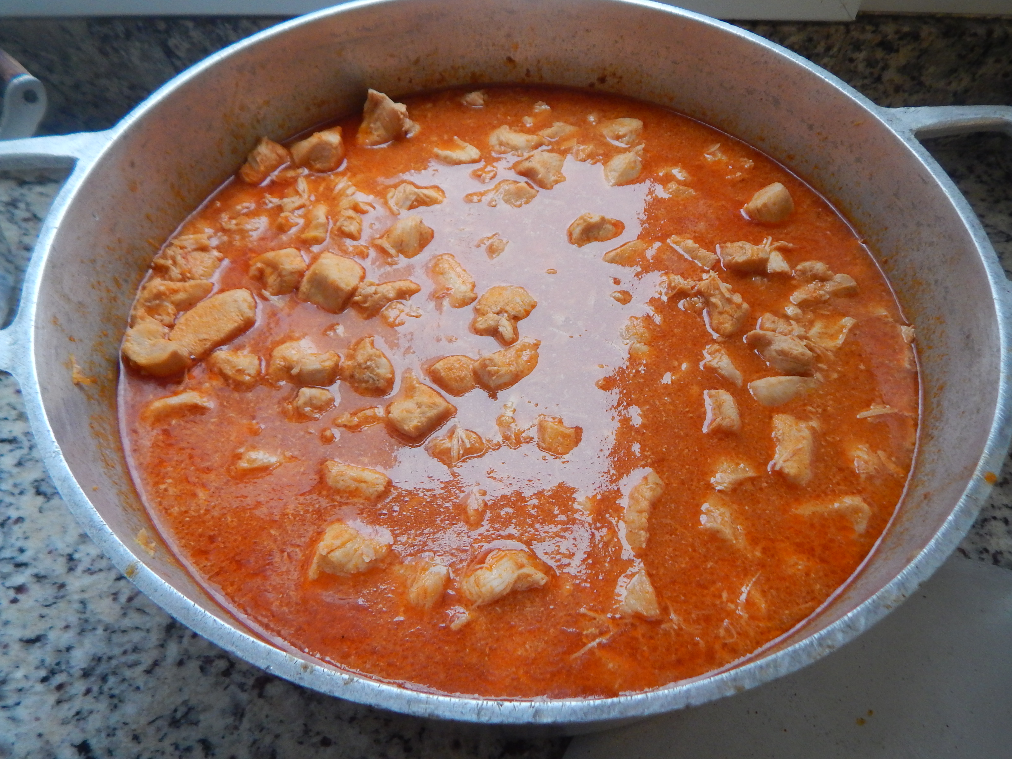 Junte o molho de tomates