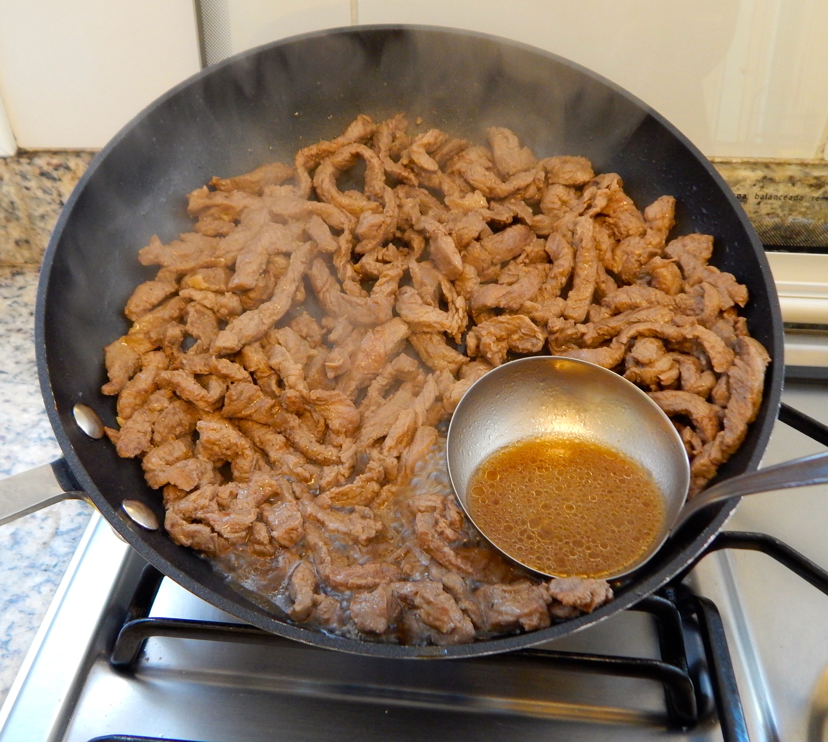 retire o excesso de caldo e deixe corar bem