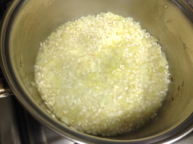 Arroz arbóreo cozinhando