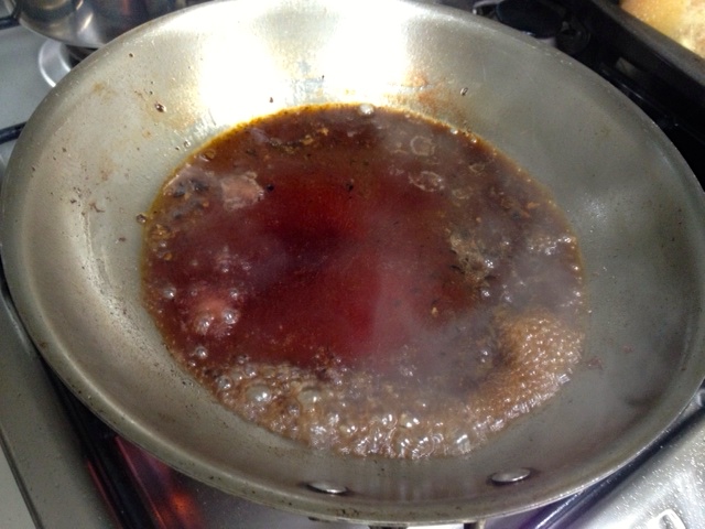 Reduza o caldo de jabuticabas