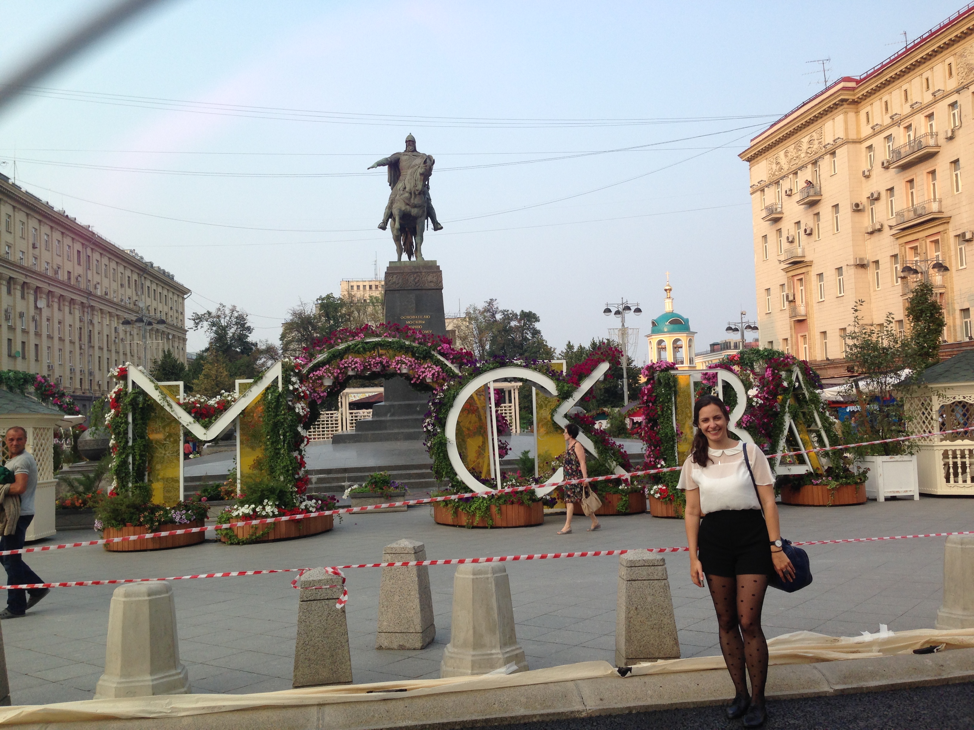 Obras na rua e muitas flores