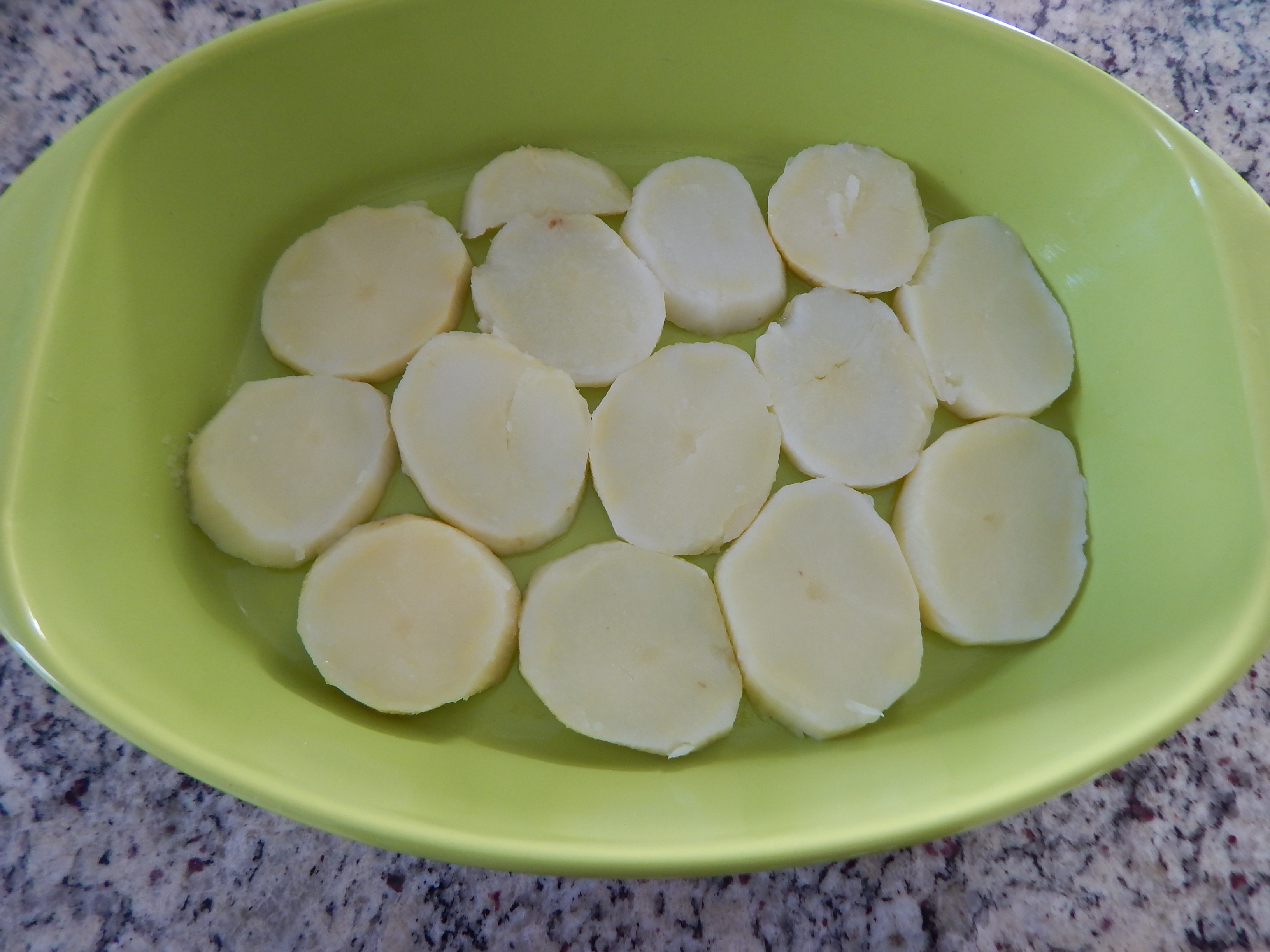 Forre a travessa com batata cozida