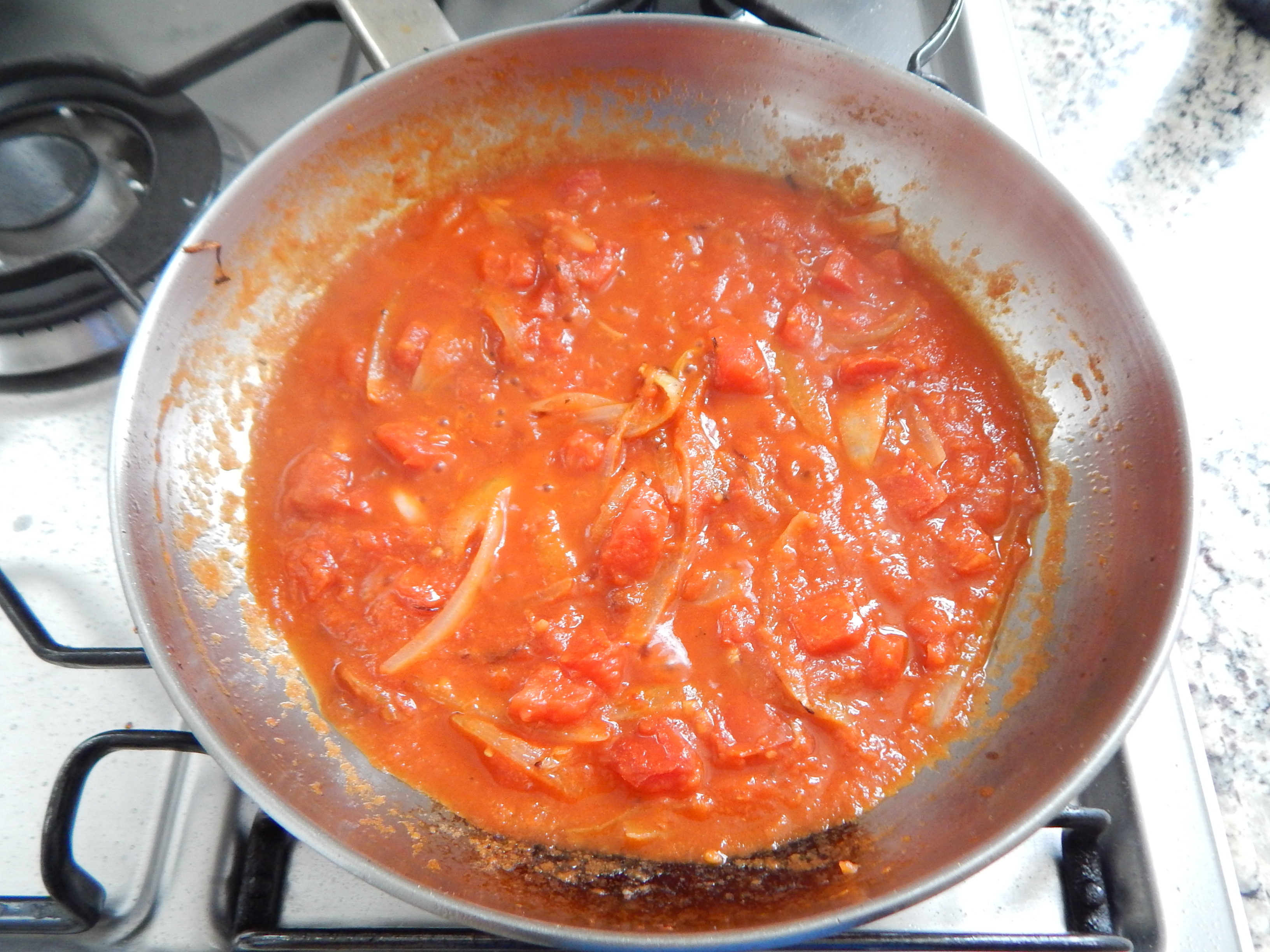Refogue a cebola e os tomates