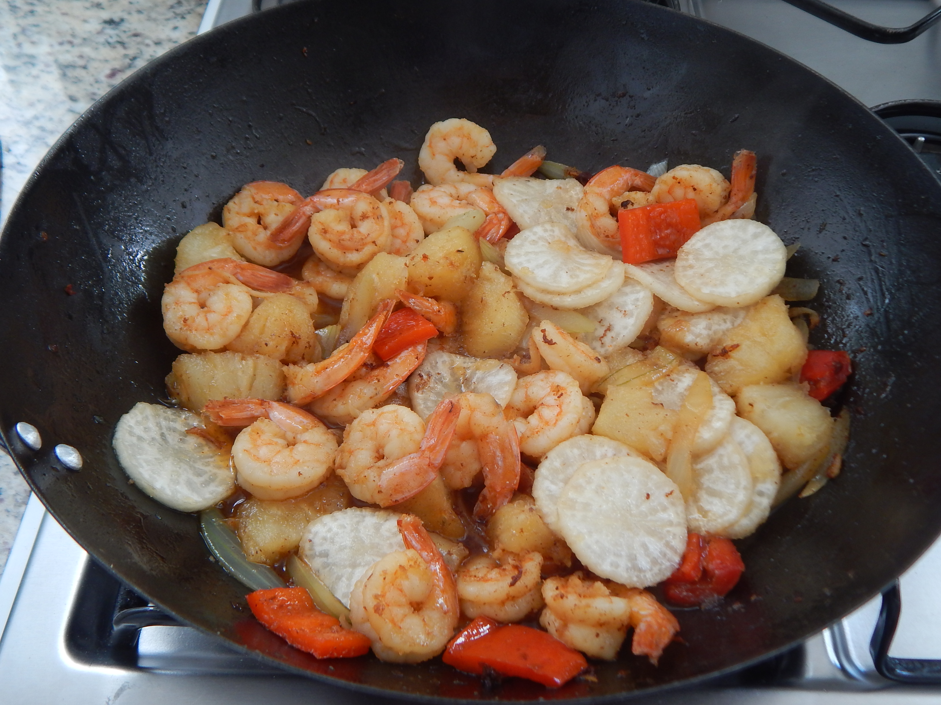 Junte a calda com abacaxi e nabo