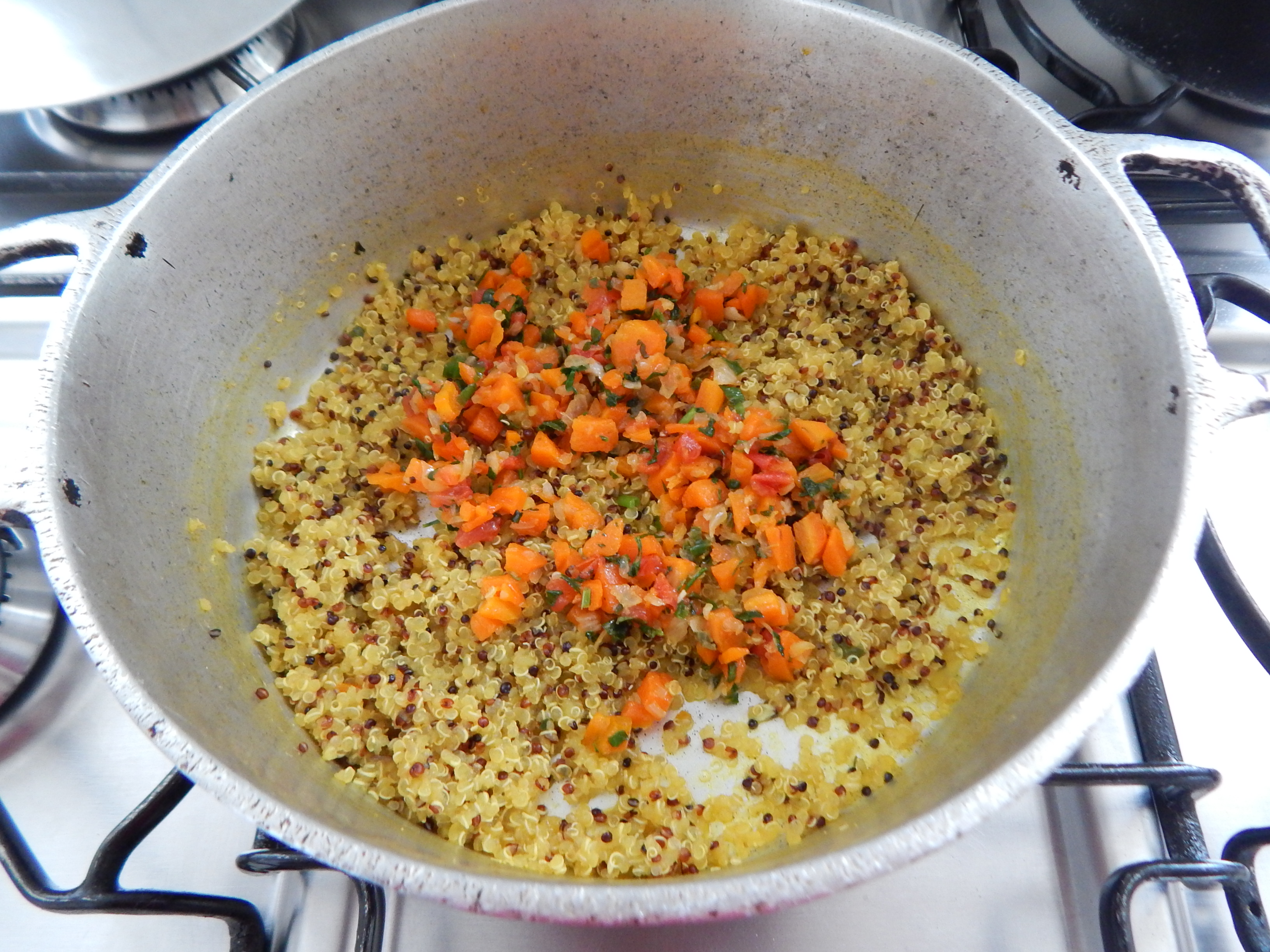 Junte à quinoa cozida