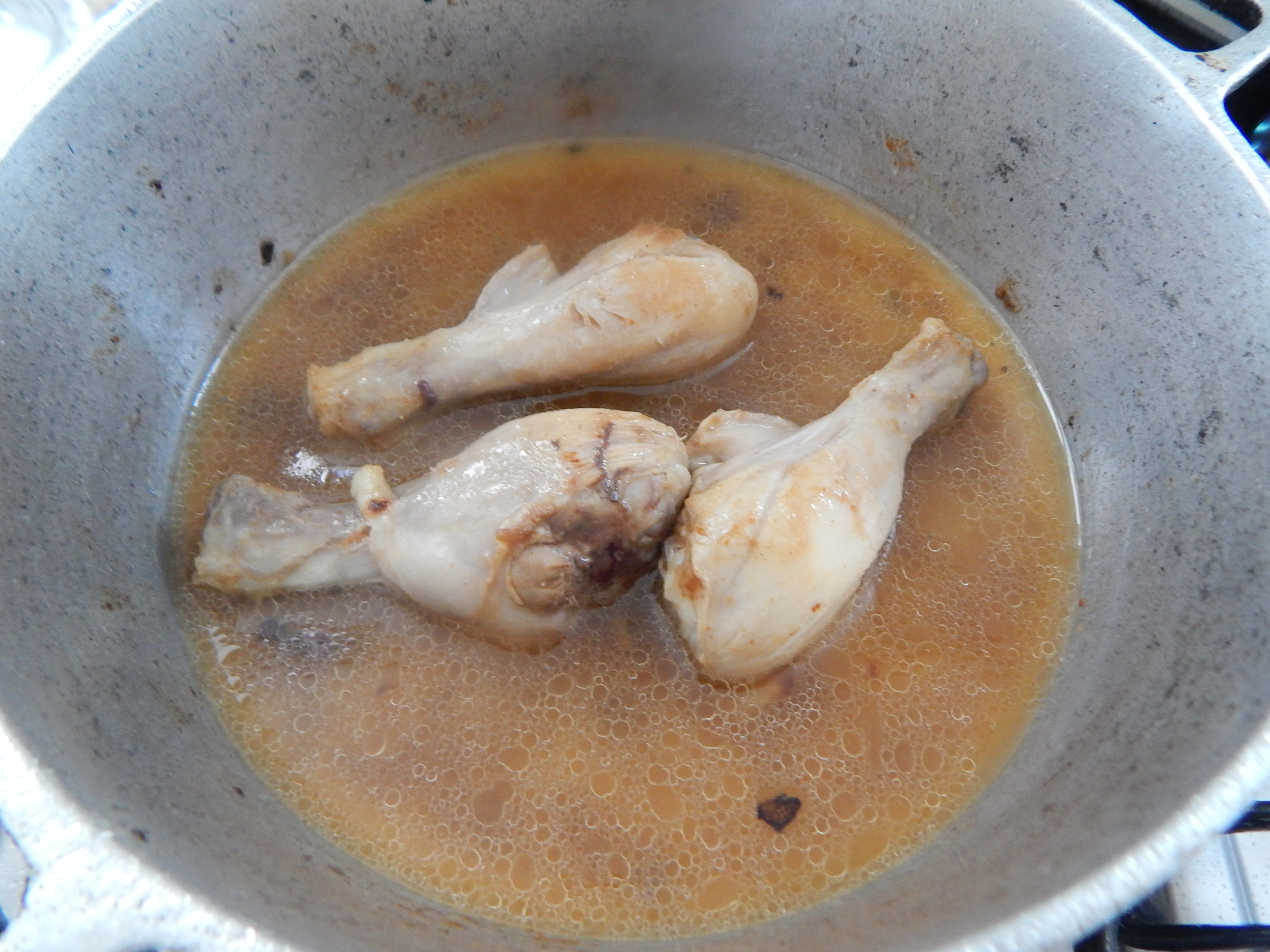 Junte água fervente