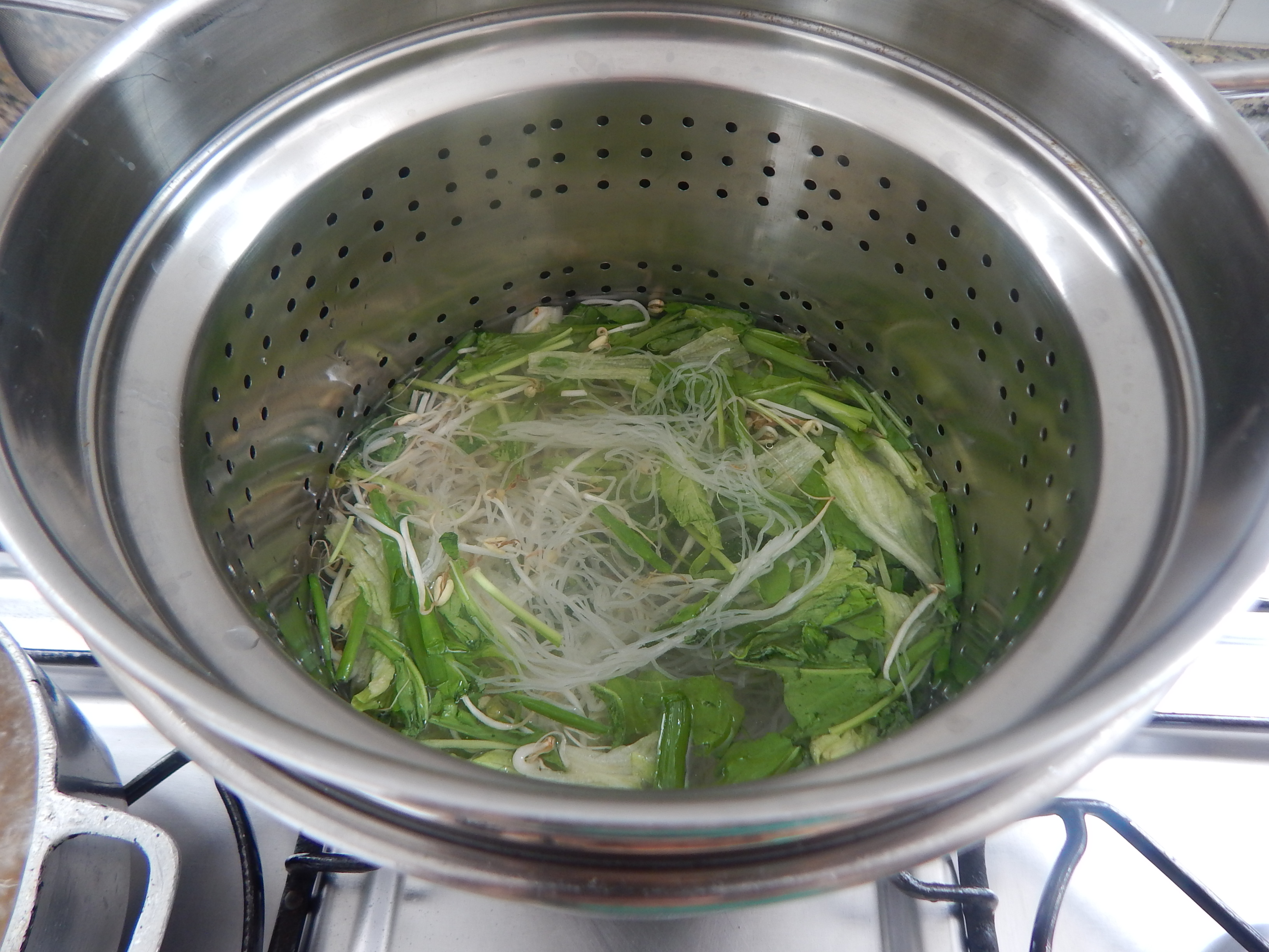 Afervente o vermicelli e os vegetais