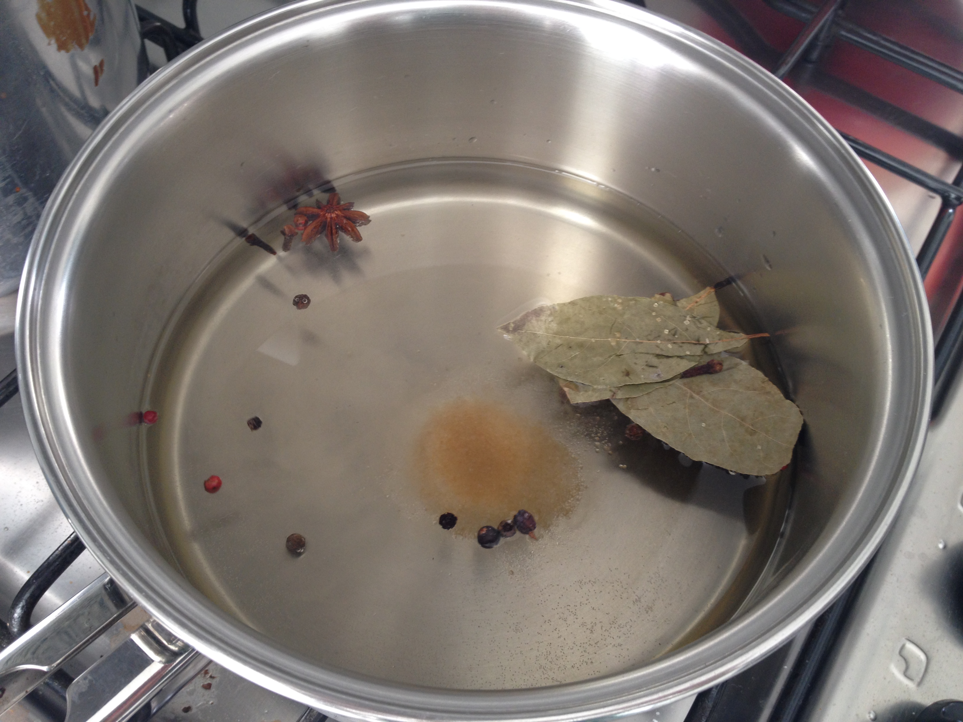 Ferva os temperos juntos