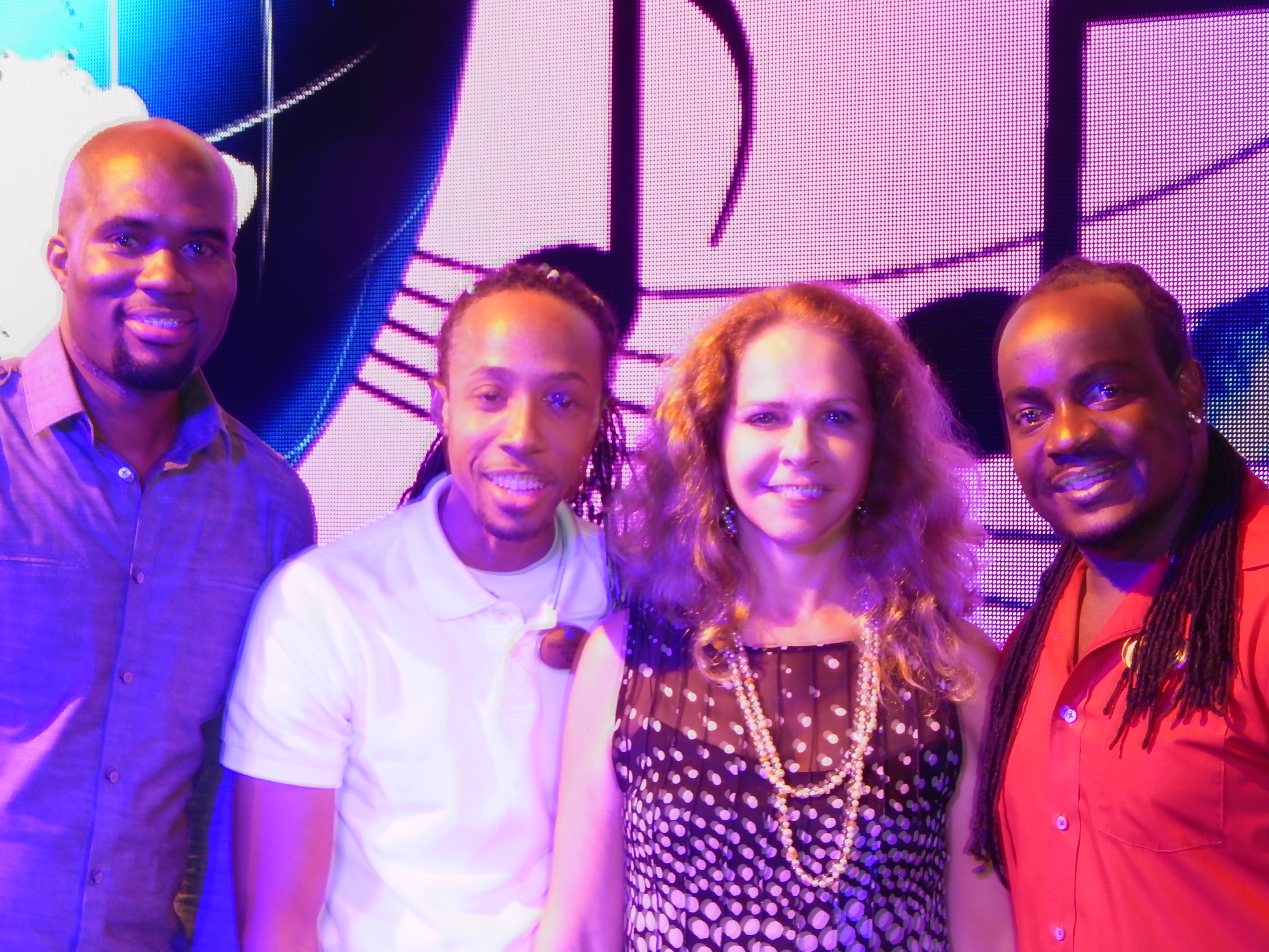 Com os músicos jamaicanos do Groove