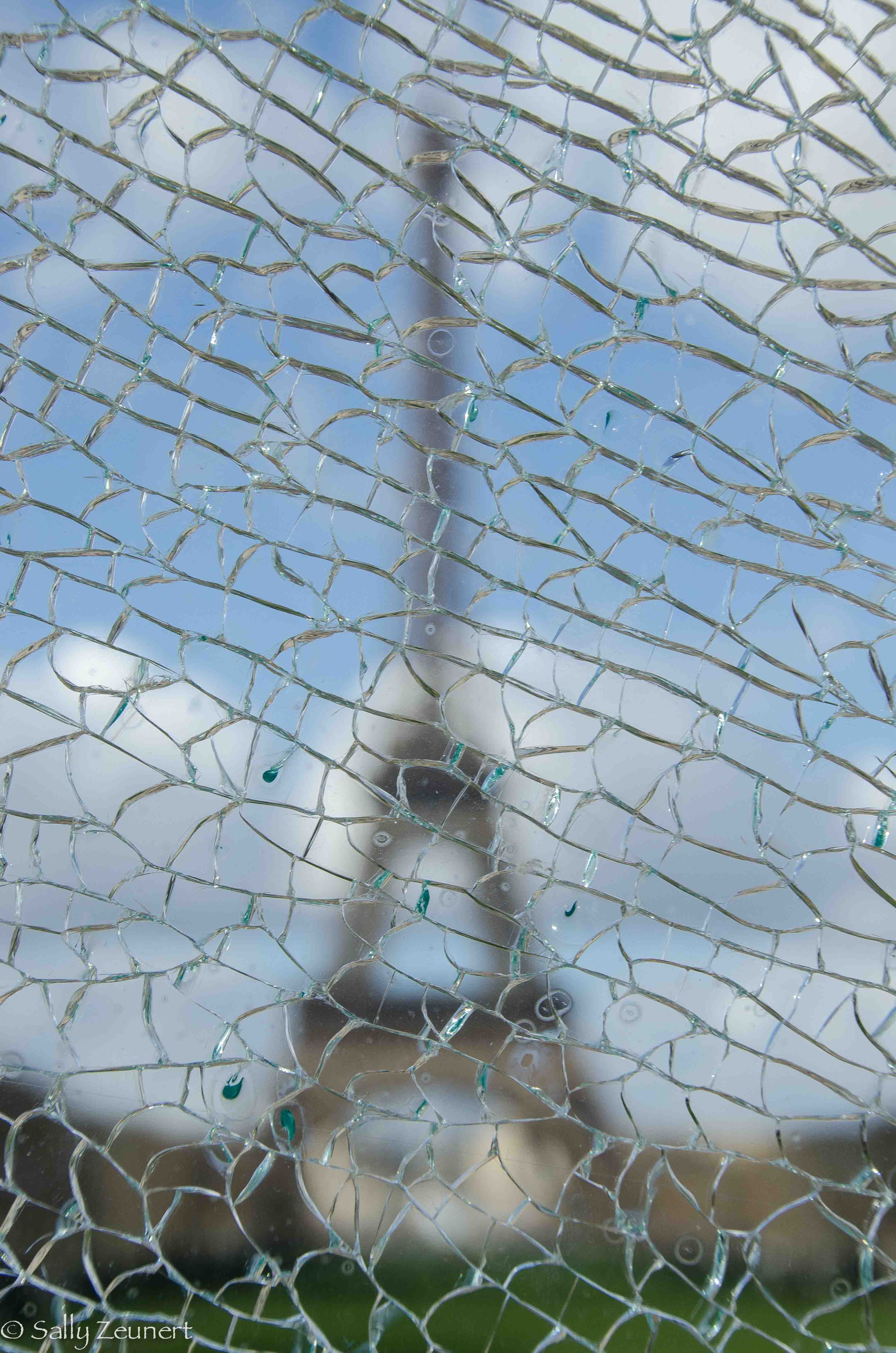 Wall for Peace, Eiffel Tower