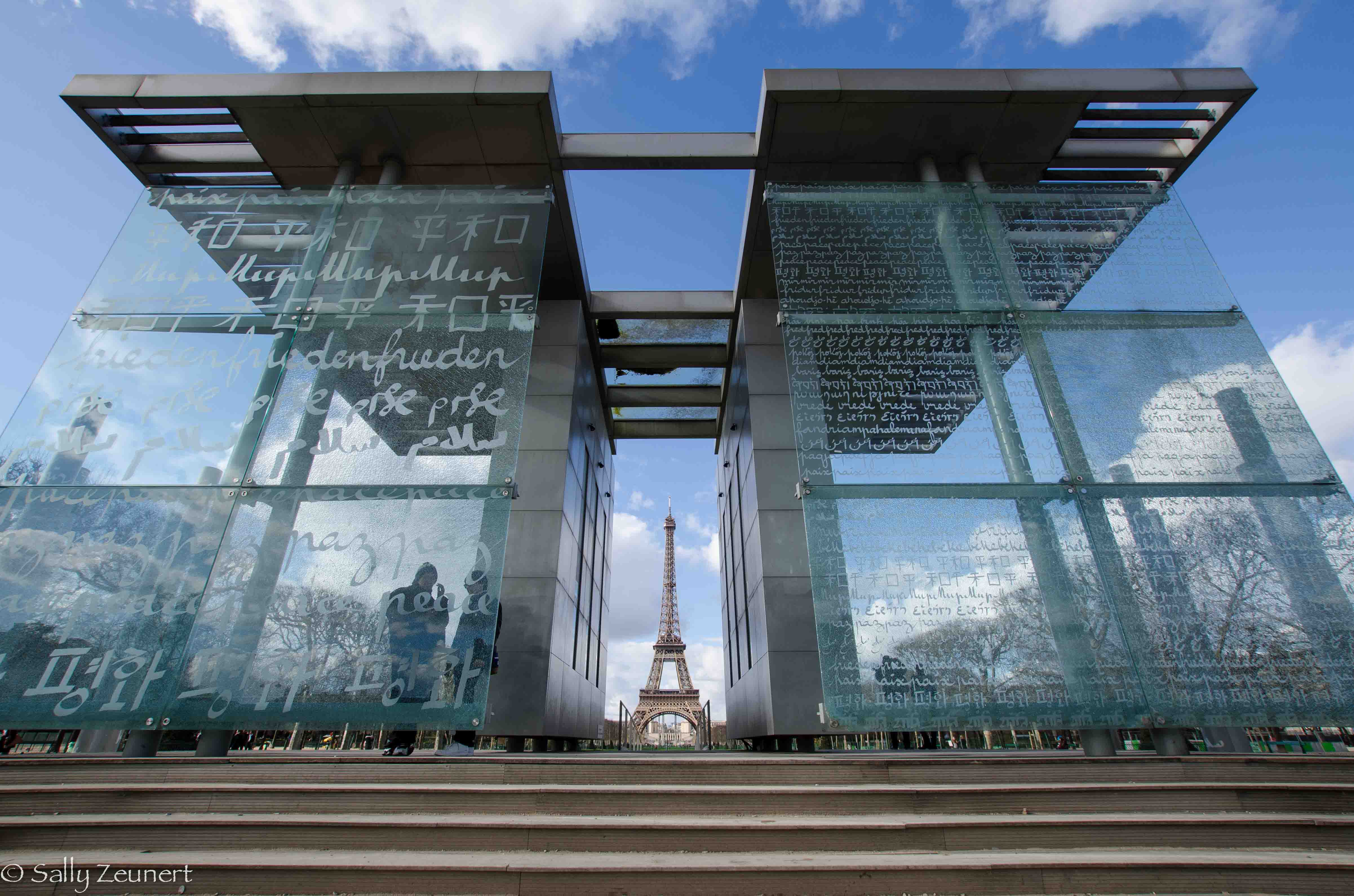 Wall for Peace, Eiffel Tower