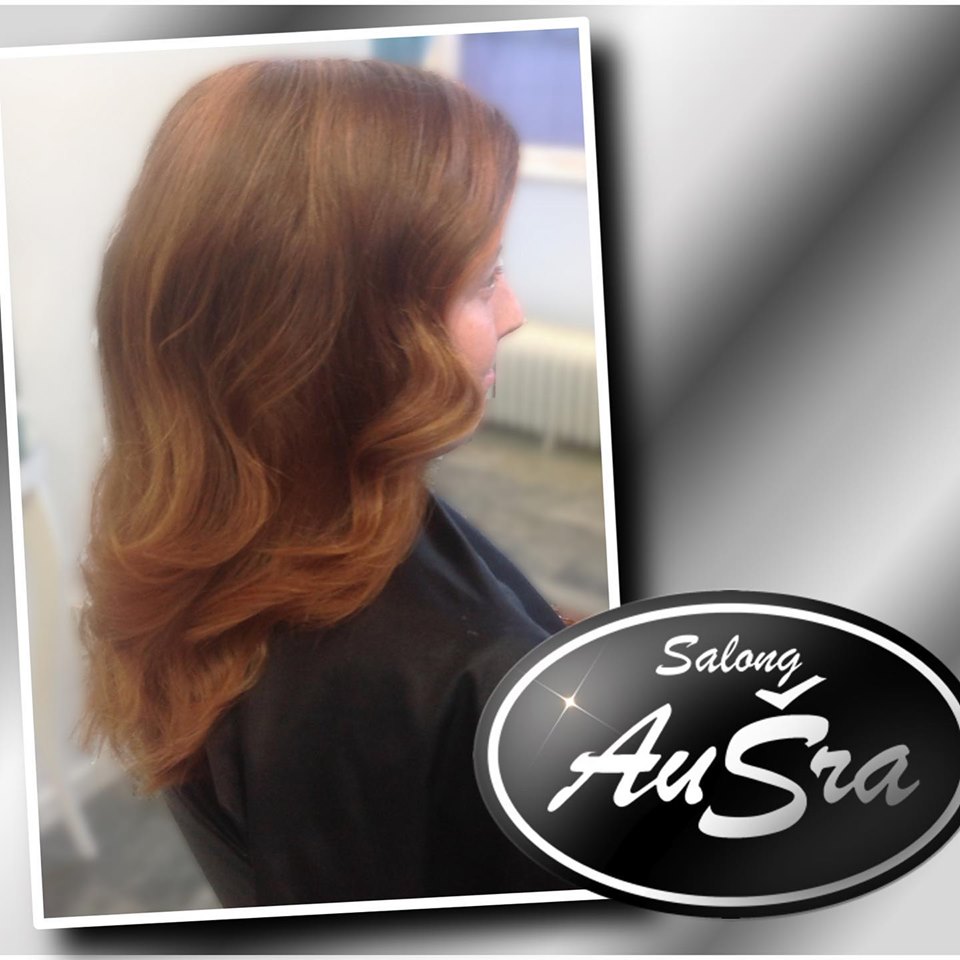 Hårets naturliga vågor i eleganta "Hollywood-waves"