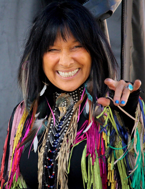 1024px-Buffy_Ste._Marie_-_Truth_and_Reconciliation_Commission_Concert_-_Ottawa_-_2015_(cropped)