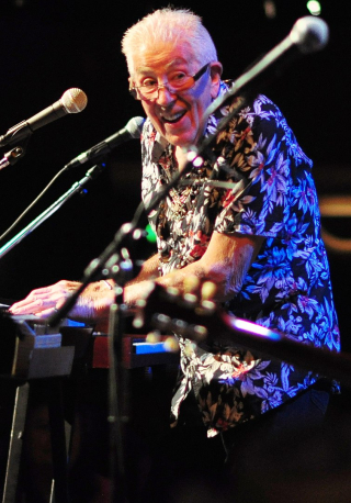755px-John_Mayall_06_(cropped)
