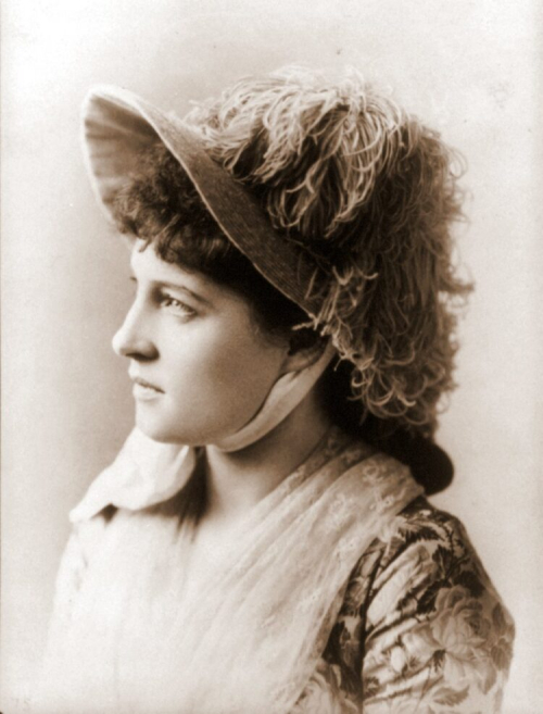 Langtry-portrait-with-hat-Photo-by-Sarony-750x986