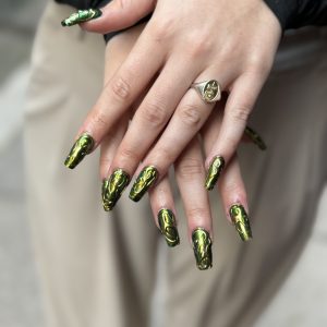 samanthavonviper ongles à lyon press on nails strass dentaire