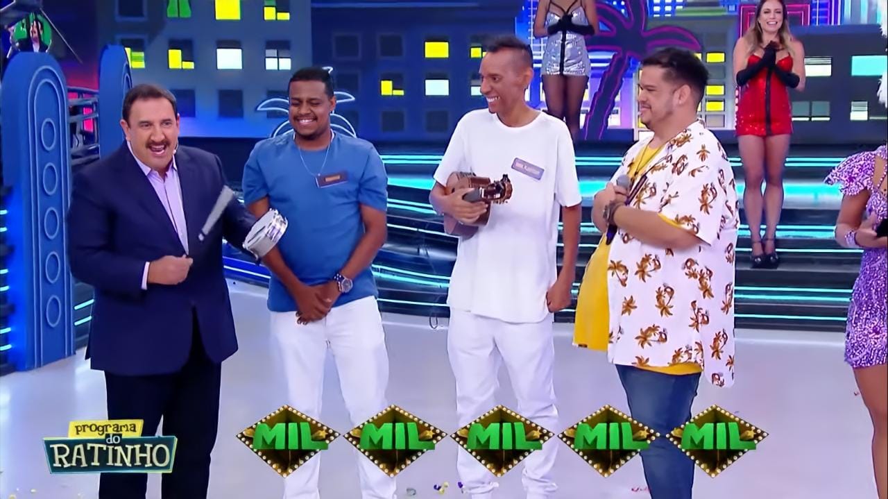 Thiago no Palco do Programa do Ratinho (1)