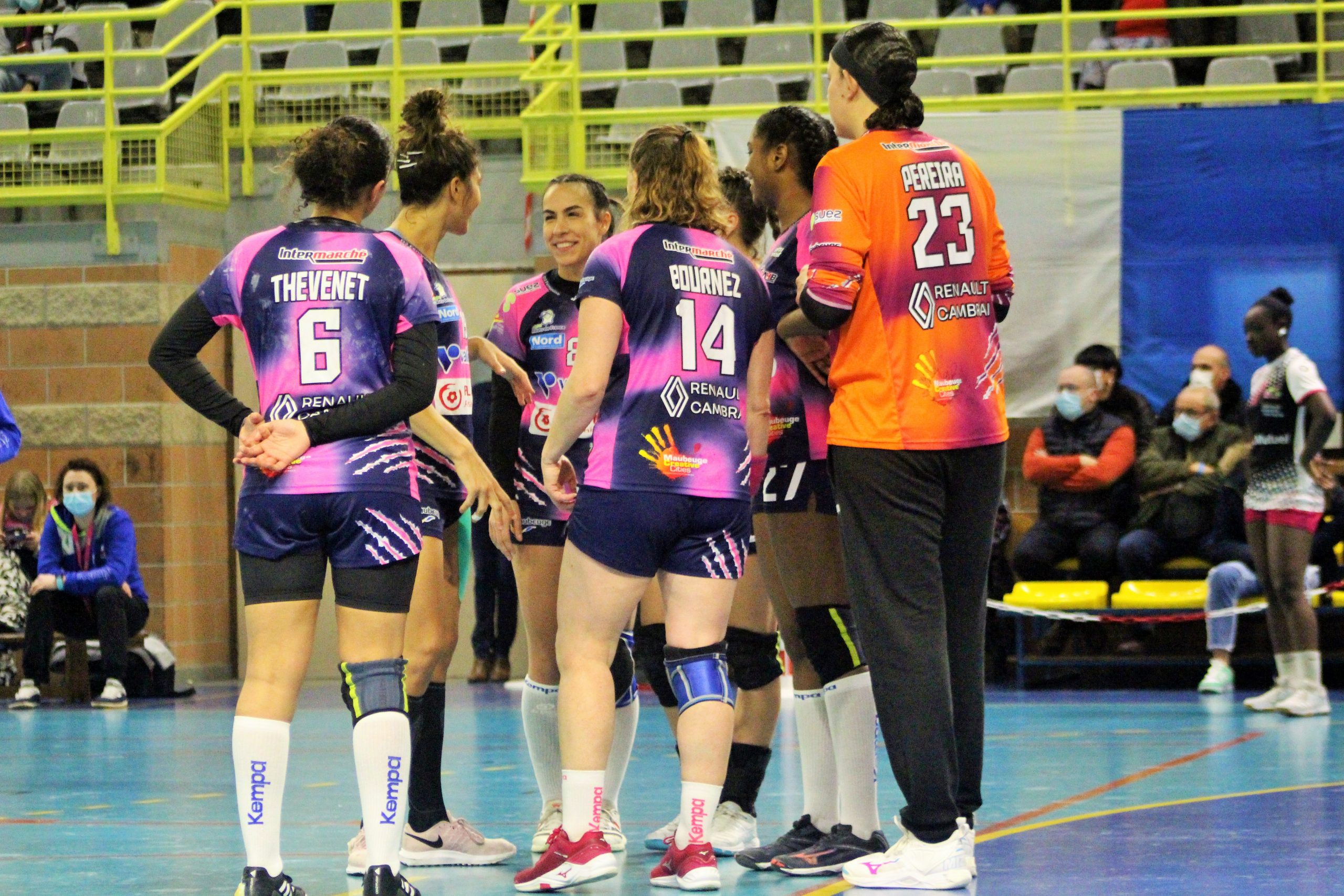 MARIE THEVENET, LUDIVINE CRISPIN, DANIELA SOFIA PINTO PEREIRA, ADELINE BOURNEZ - MARIE THEVENET, LUDIVINE CRISPIN, Julie SIAS, DANIELA SOFIA PINTO PEREIRA, ADELINE BOURNEZ - Photos du match de division 2 de Handball du 21 Janvier 2022 - SAMBRE  AVESNOIS vs CLERMONT AUVERGNE METROPOLE-63