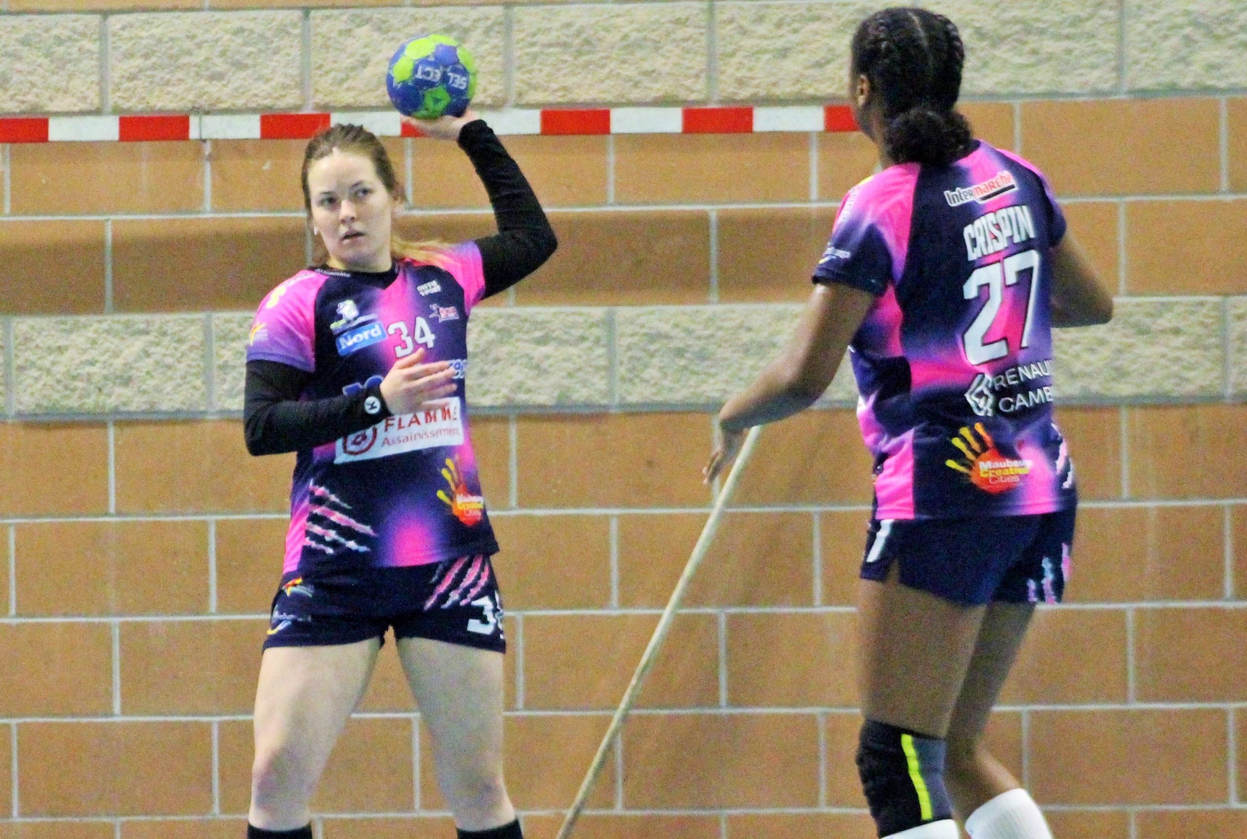 MARGOT GALTIER, LUDIVINE CRISPIN - Photos du match de division 2 de Handball du 21 Janvier 2022 - SAMBRE  AVESNOIS vs CLERMONT AUVERGNE METROPOLE-63