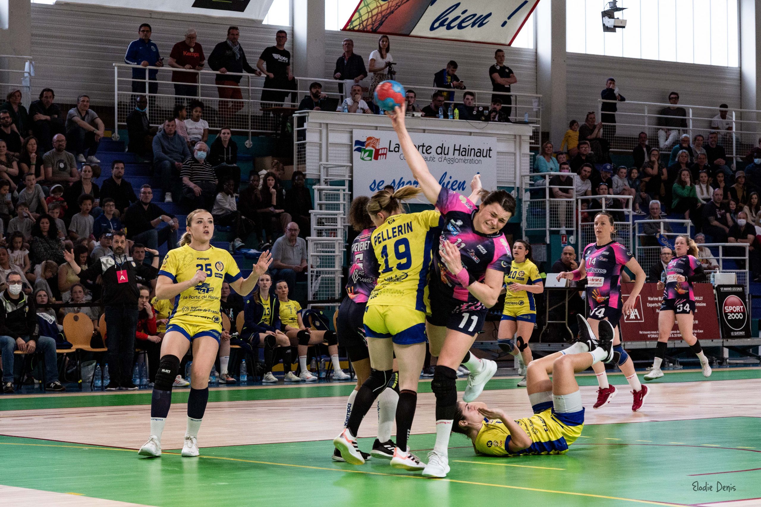 HANA KVASOVA, ADELINE BOURNEZ - Saint Amand Les Eaux vs Sambre Avesnois le 27 Mars 2022 Division 2 féminine de handball