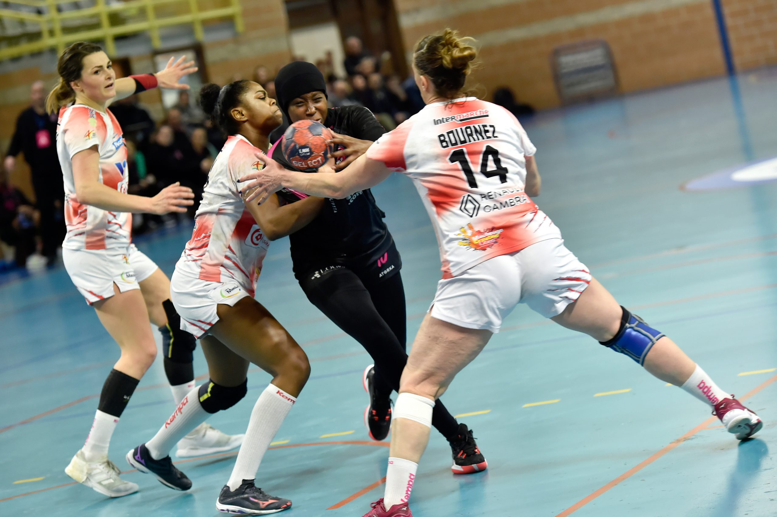 LUDIVINE CRISPIN, ADELINE BOURNEZ - LUDIVINE CRISPIN, HANA KVASOVA, ADELINE BOURNEZ - Match de handball de division 2 féminine du 12 Mars 2022 – Sambre Avesnois VS Noisy le Grand