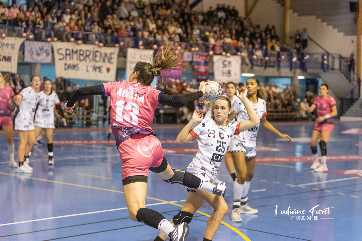 Camille AOUSTIN - Match de handball Féminin du 19 Octobre 2024 Sambre Avesnois vs Mérignac Ligue Butagaz Energie à Maubeuge