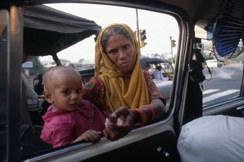 Moral dilemma when trying to help street children in Mumbai