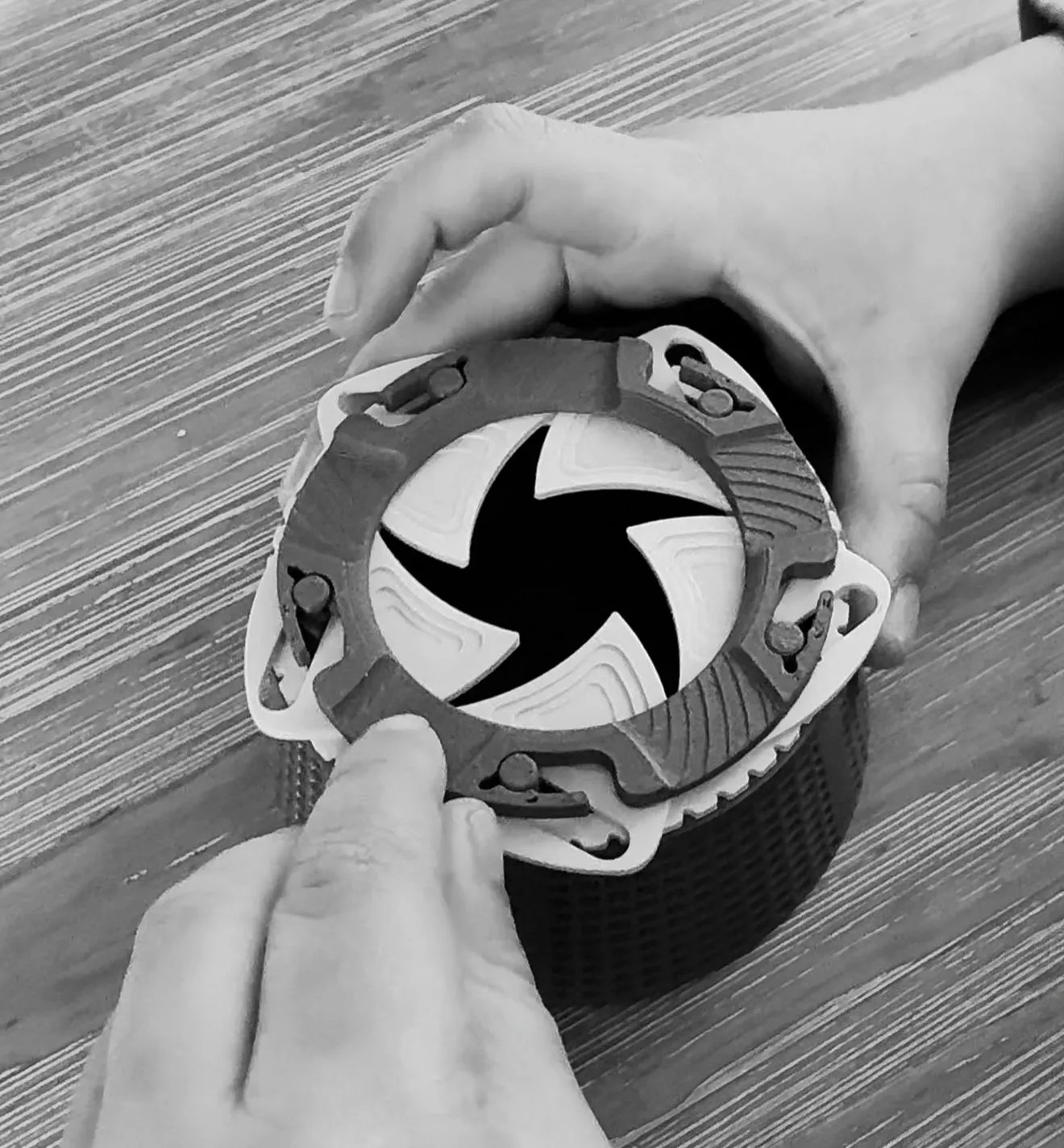 3D printed manual camera lens iris mechanism