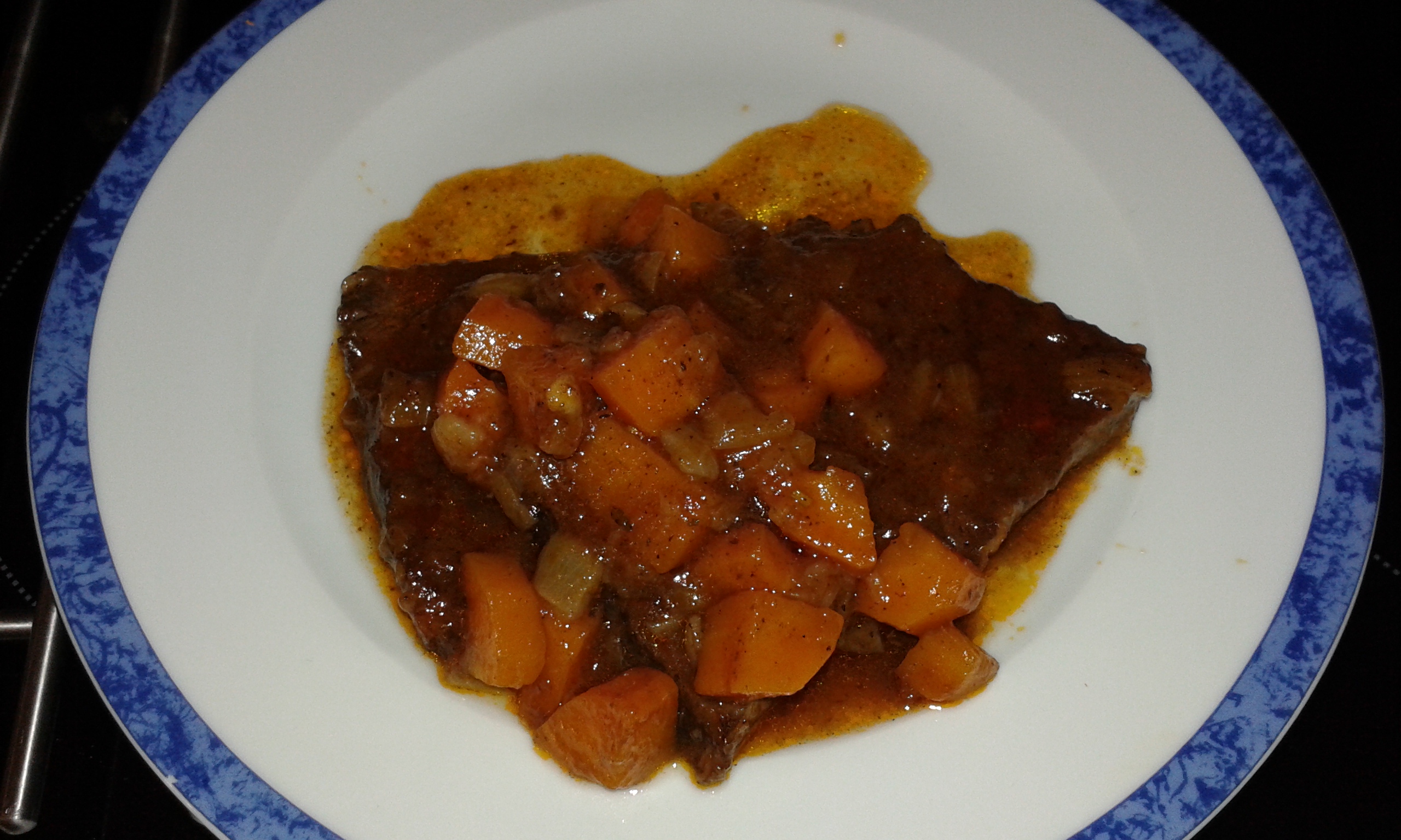 La viande est cuite quand celle-ci est moelleuse. Bonne dégustation. Vous pouvez servir avec pommes rissolées, petit pois, haricots verts, etc.