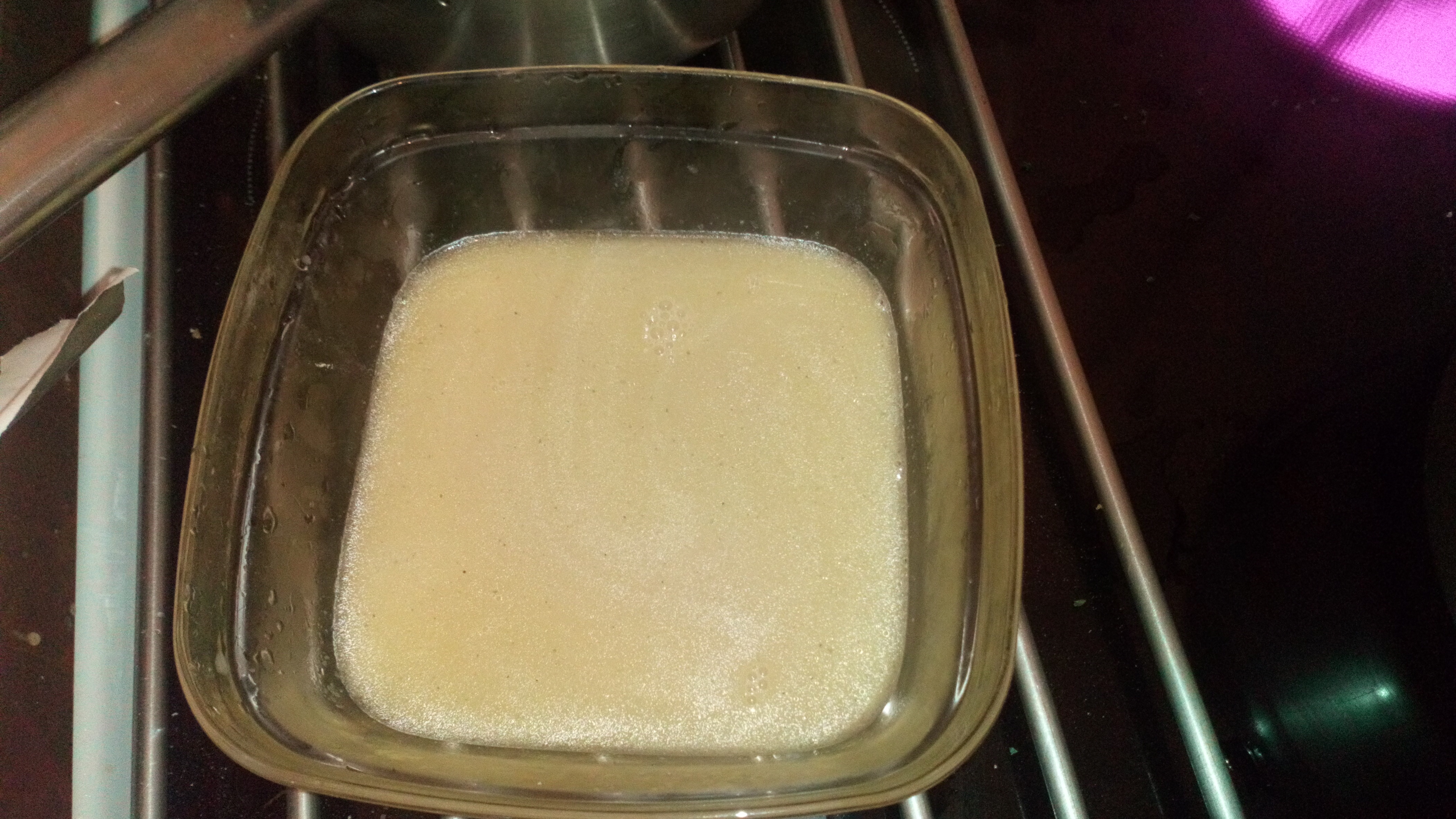 Passer et Conserver le jus. Pass juice in fine sieve and keep it.