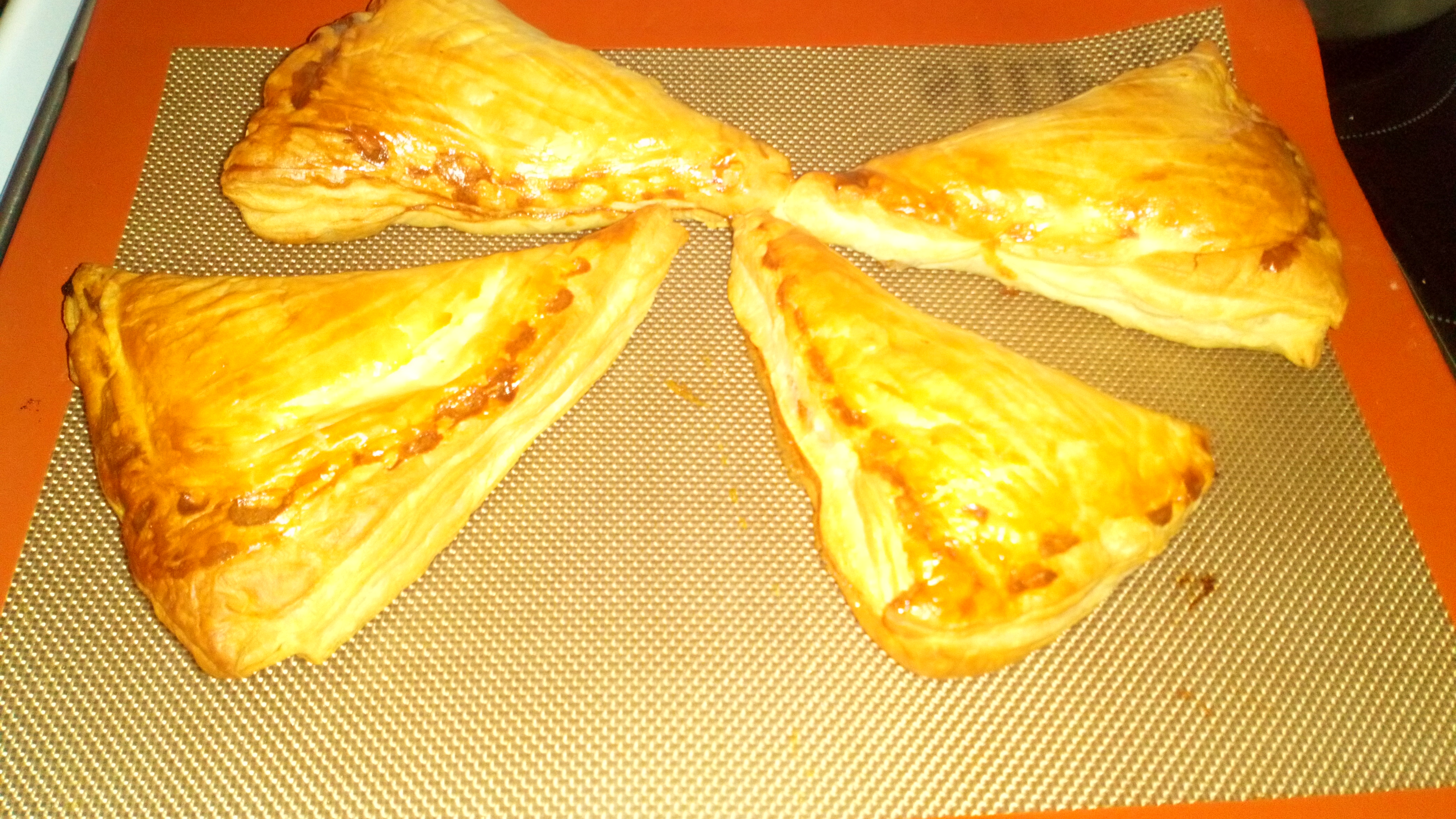 Mettre à cuire au four 200 degrés pendant 25 minutes. Bake in the oven during 25 minutes.