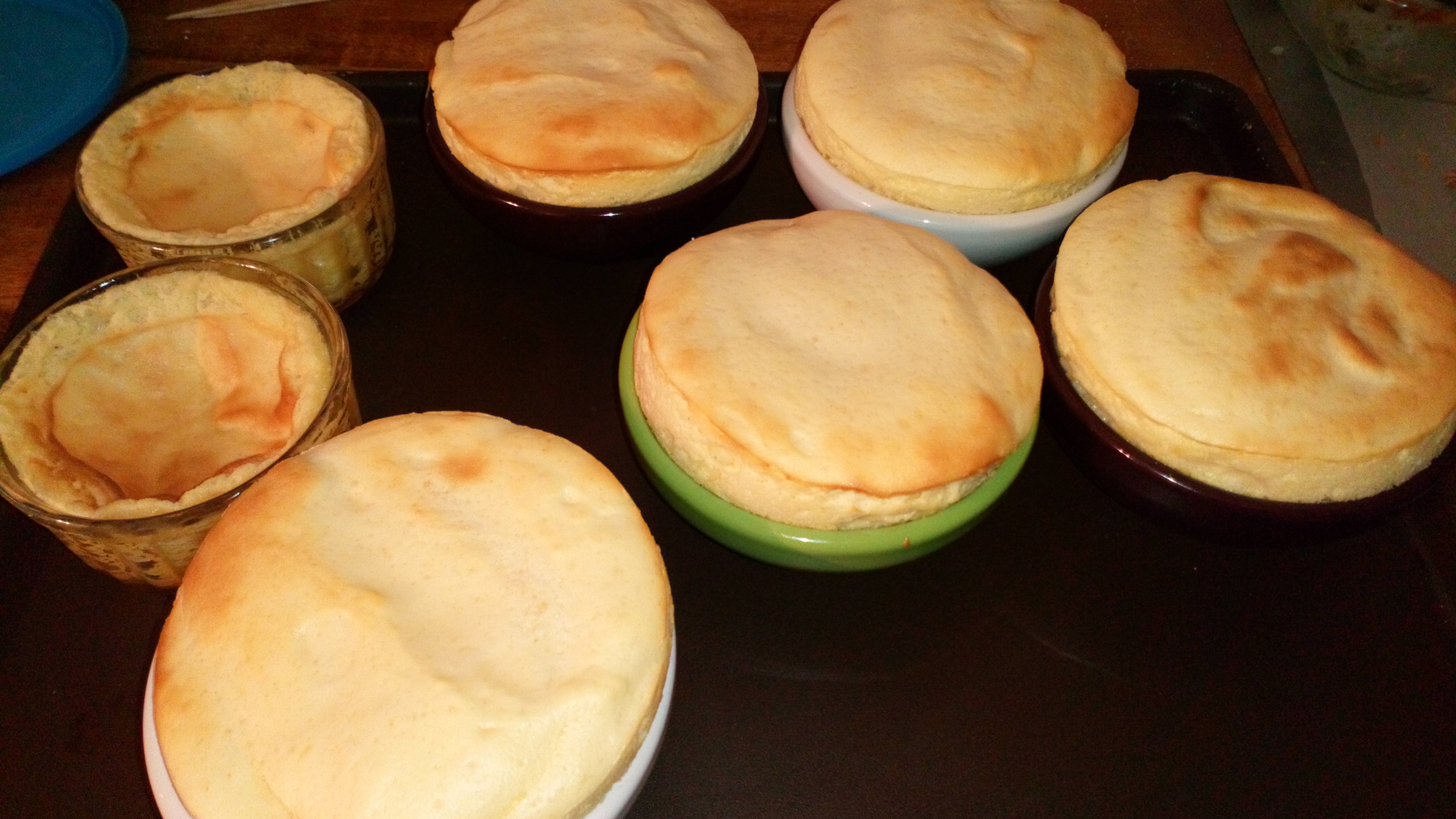 C'est cuit, quand ils sont dorés et bien levés. sortir et servir rapidement. faites vous aider, si possible pour éviter qu'ils ne soient retombés devant vos invités. Bonne dégustation. It's cooked, when the're look golden and well developped. Ask help to serve them quiclky, without durn yourself. The "soufflés" can go down quickly. Enjoy tasting