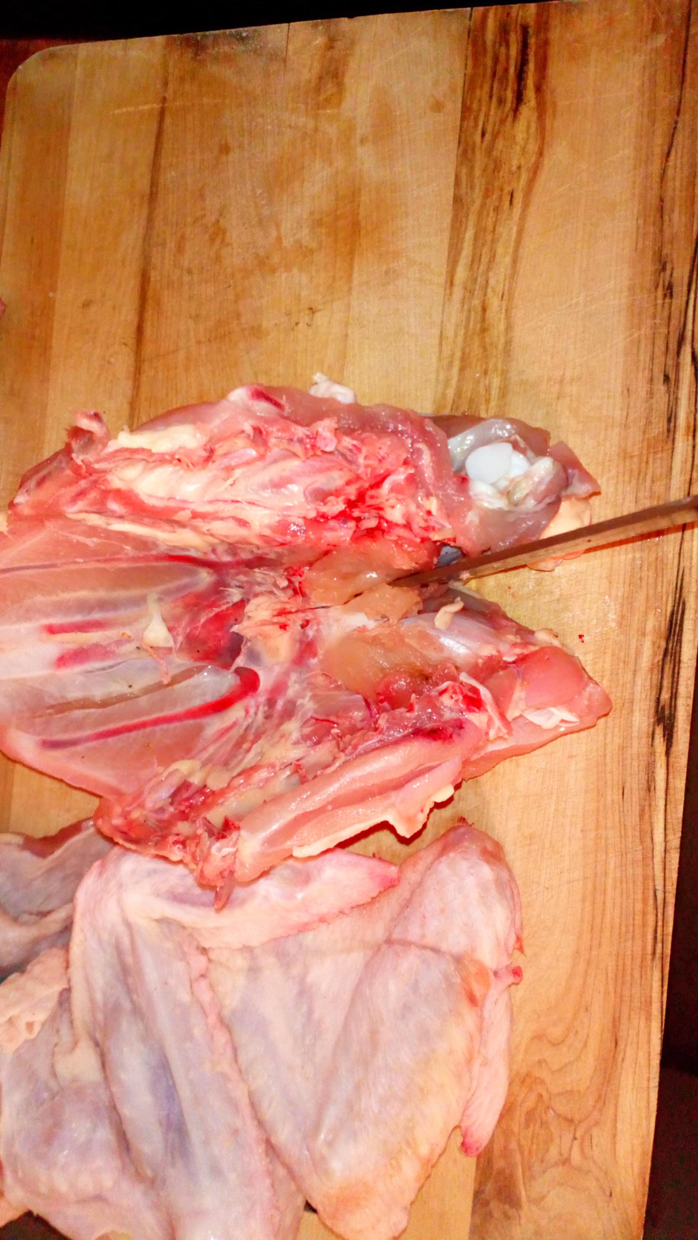 et rabattre la lame pour couper la première partie en deux .And pull down(reduce) the blade to cut the first part in two