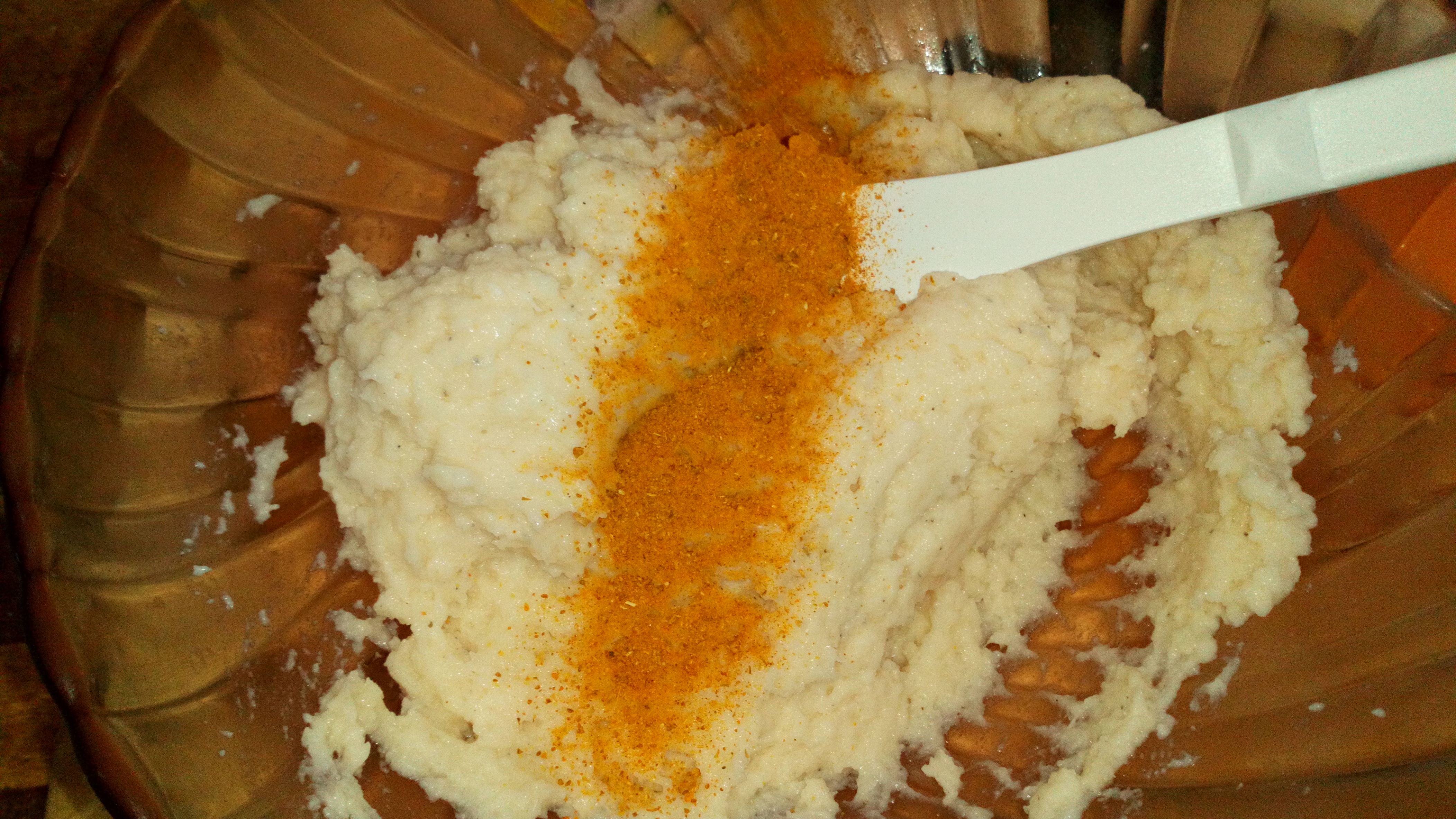 Débarrasser dans un saladier et assaisonner sel poivre et ajouter un peu de curry.Put in bowl, and season with salt pepper and curry.