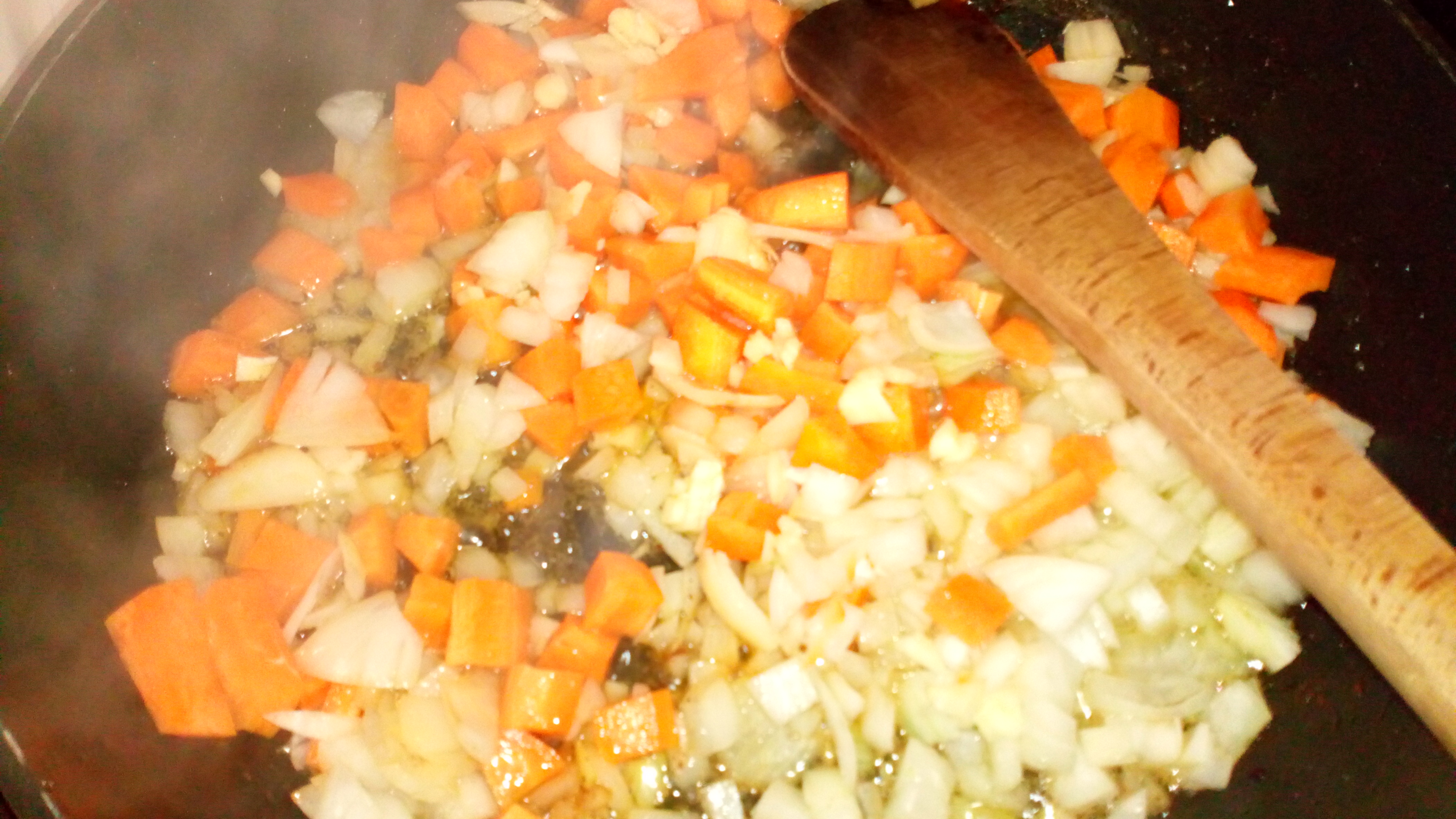 Retirer les cuisses et faire suer les légumes . take off legs and sweat vegetables.