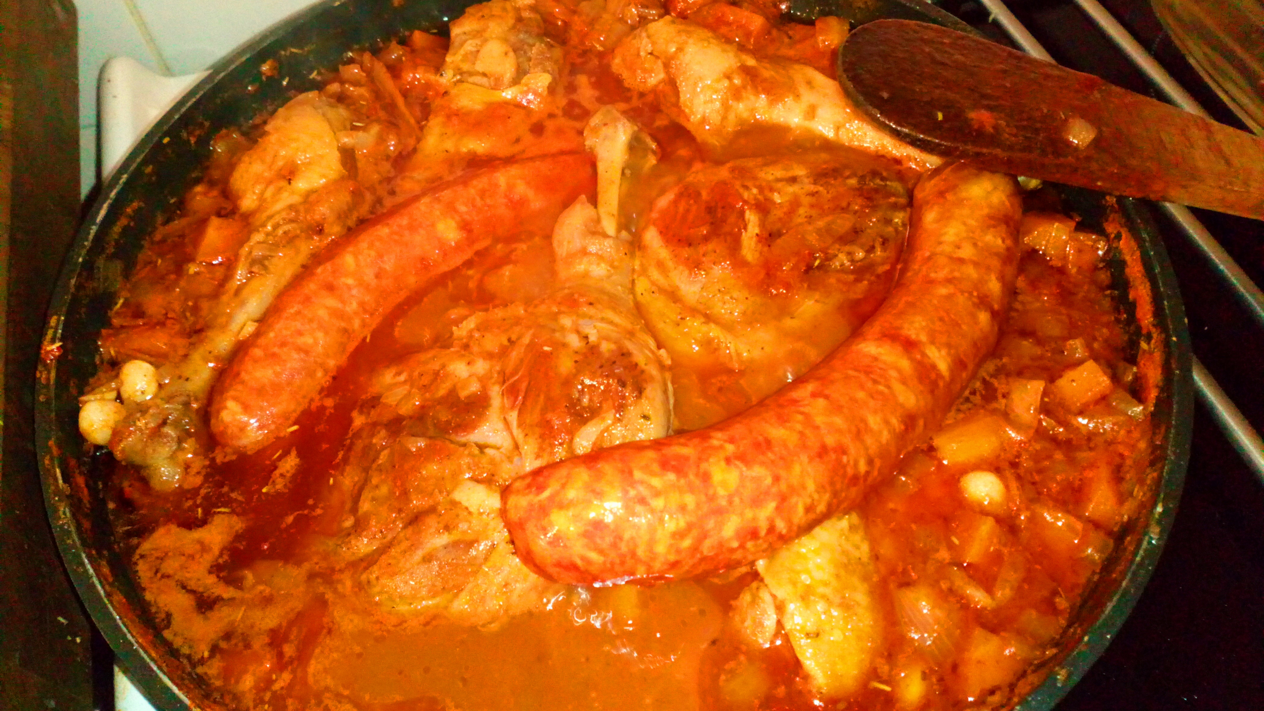 Après 1 h 45, vérifier l'assaisonnement, et ajouter la saucisse fumée de Montélimar. After 1 h 45, check seasoning , add smoked sausage of Montélimar.