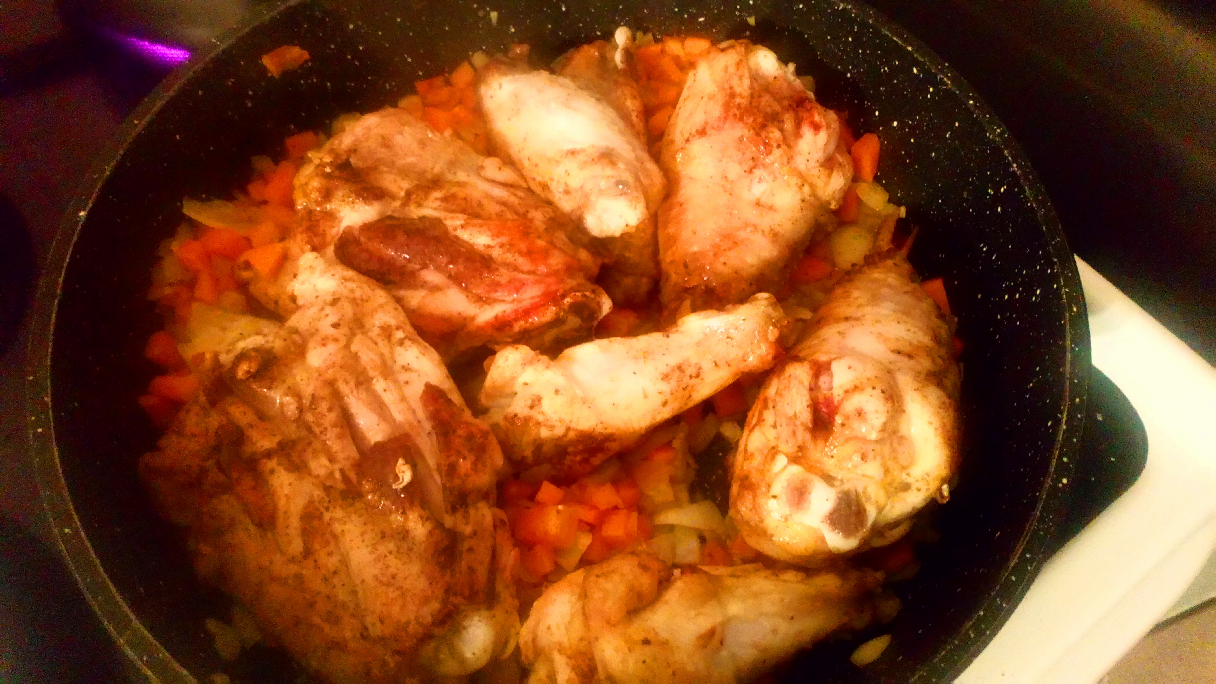 Remettre les morceaux de poulets. Put pieces of chicken