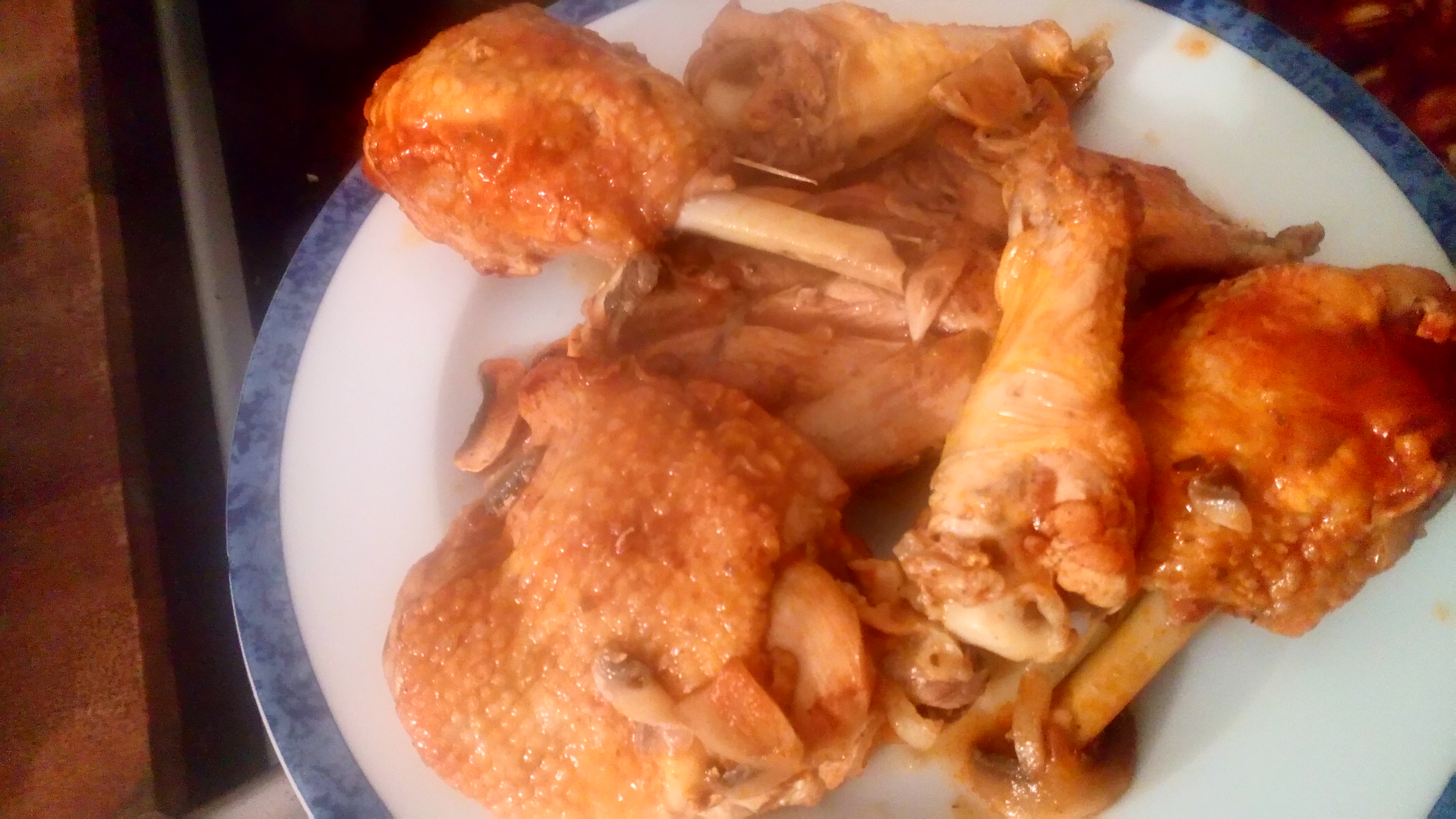 Une fois cuits, retirer les morceaux de poulet. Once cooked, take off pieces of chicken
