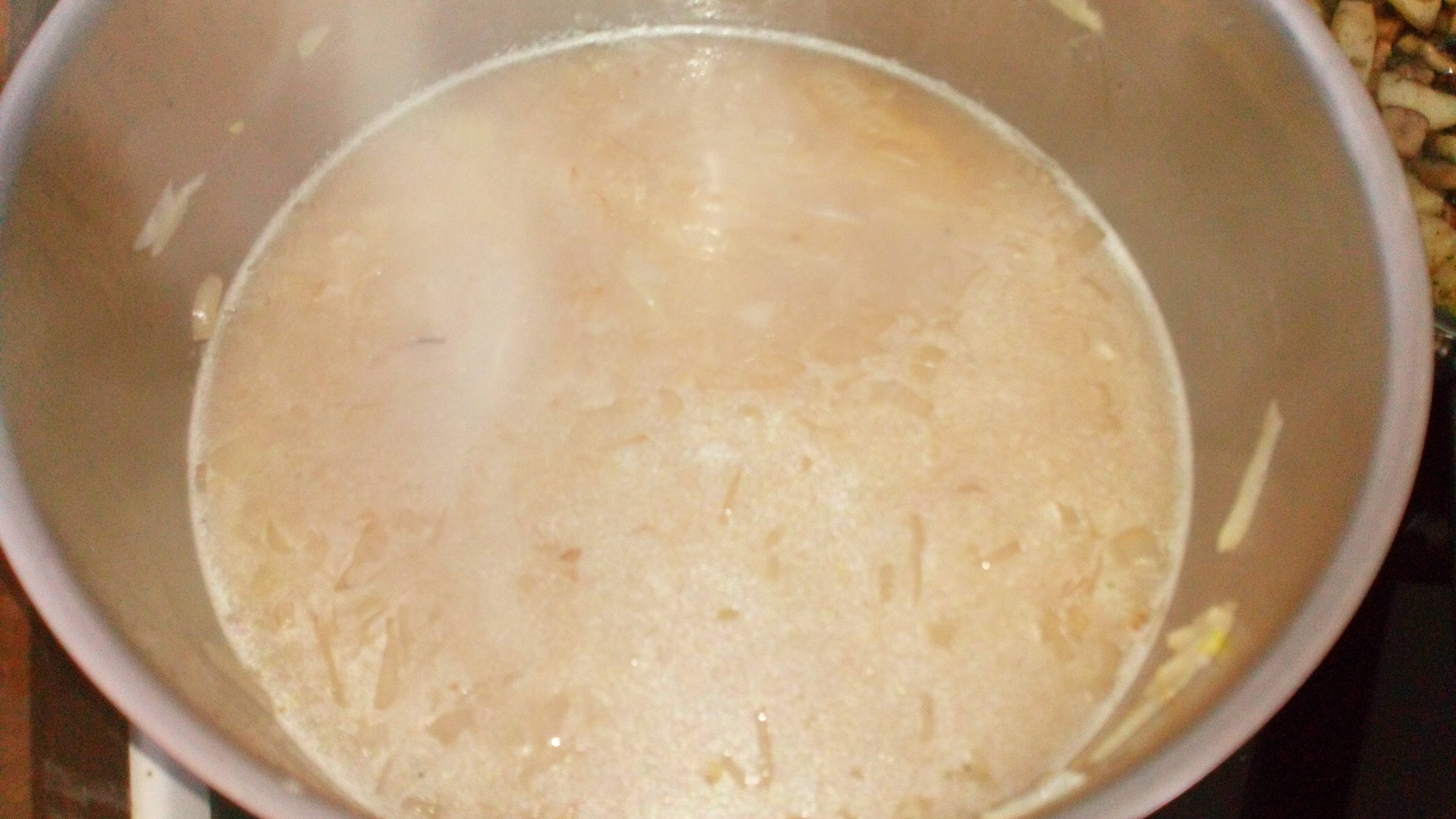 Ajouter le Noilly Prat. Pour the Noilly Prat.